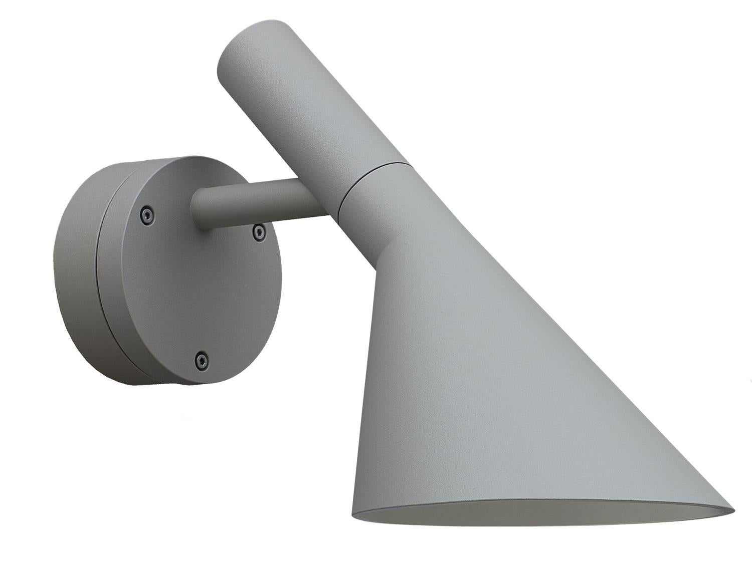 Arne Jacobsen 'AJ 50' Outdoor Wall Light for Louis Poulsen in Black

Based on his iconic 1960 Danish Modern design. The fixture emits downward directed light. The shade is painted white on the inside to ensure a soft comfortable light distribution