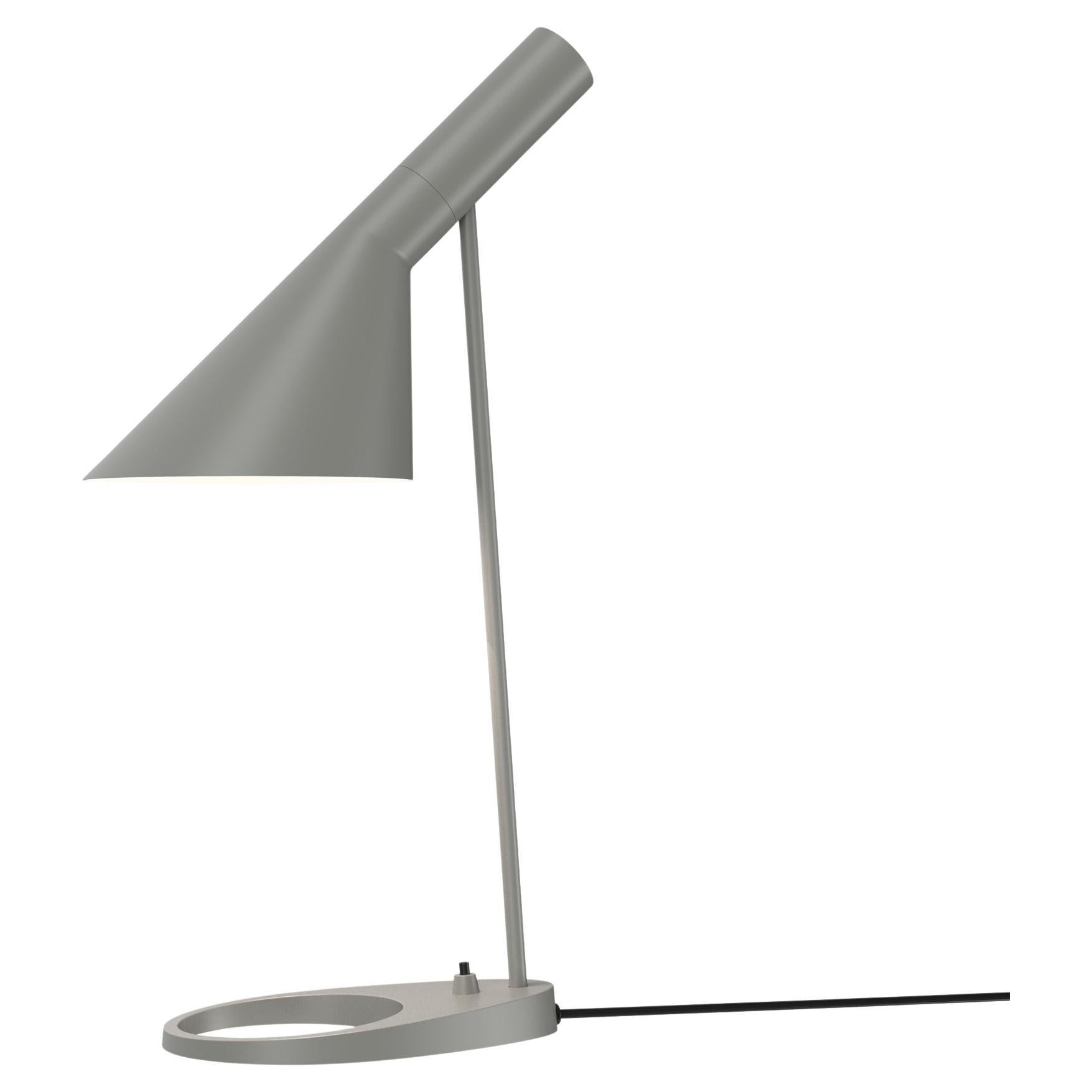 Lampe de bureau AJ d'Arne Jacobsen en gris chaud pour Louis Poulsen