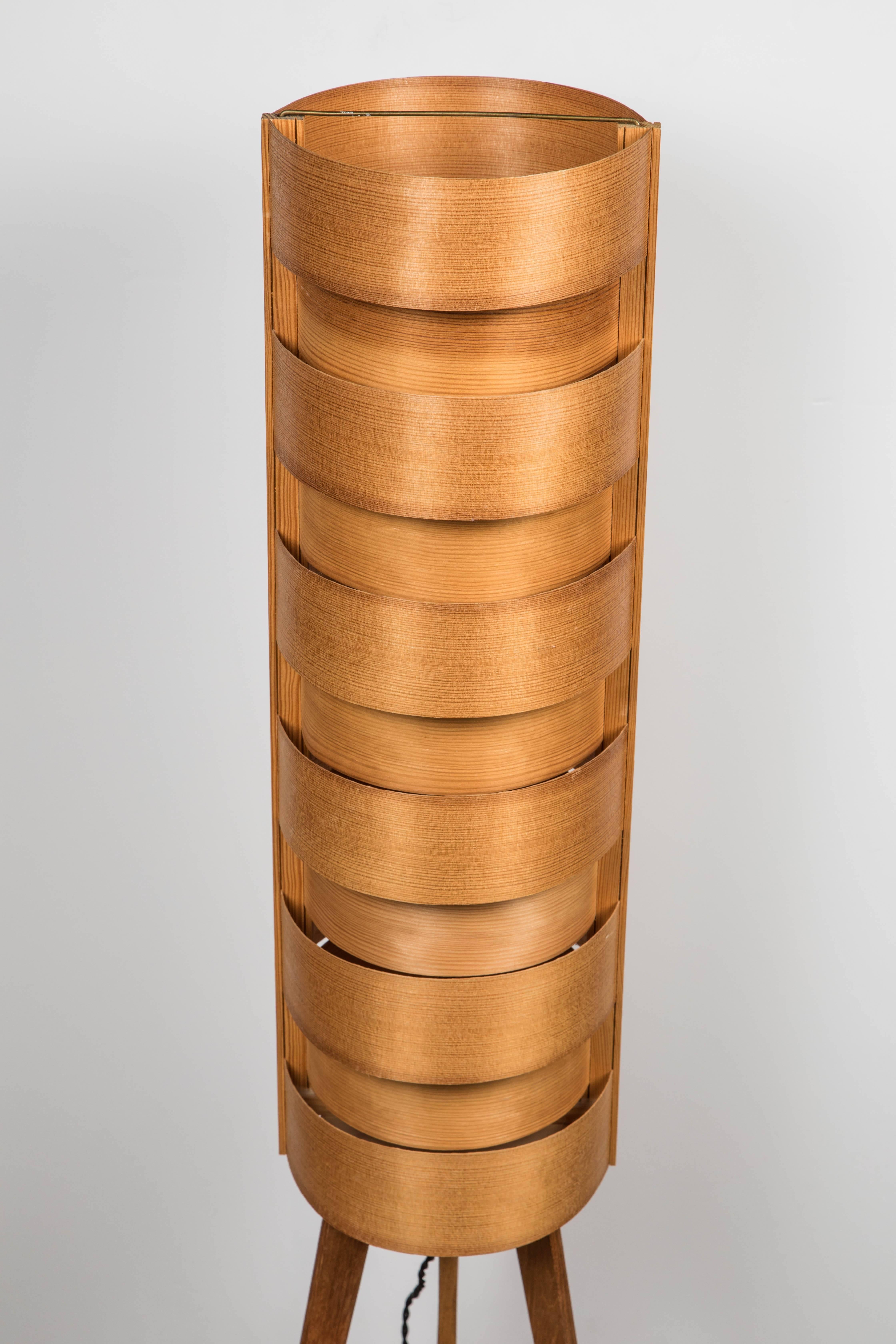 1960s Hans-Agne Jakobsson Wood Tripod Floor Lamp for AB Ellysett In Good Condition For Sale In Glendale, CA