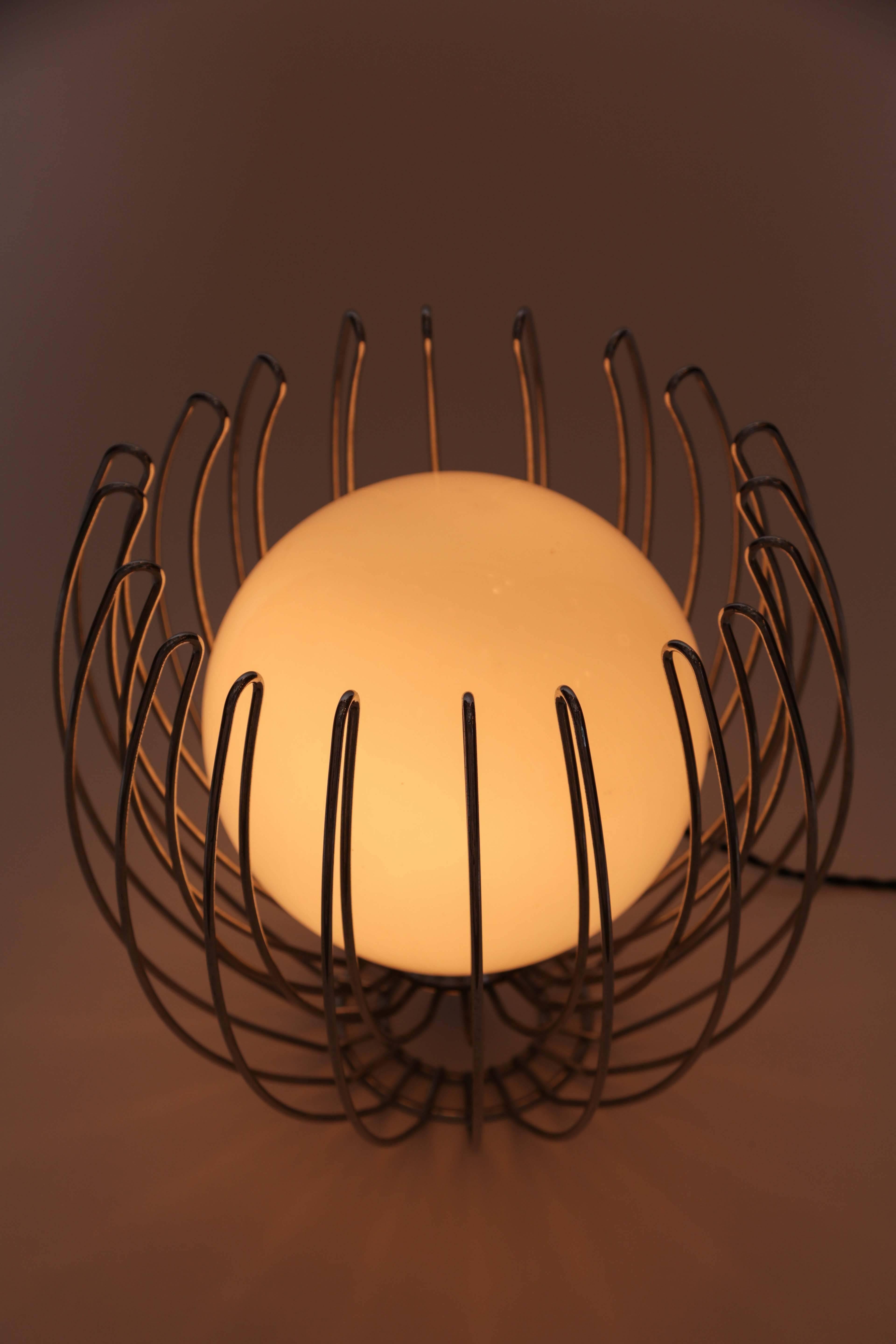 Mid-Century Modern Lampe de table italienne dans le style de Reggiani en vente