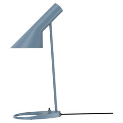 Arne Jacobsen „AJ Mini“ Tischlampe in Dusty Blue für Louis Poulsen