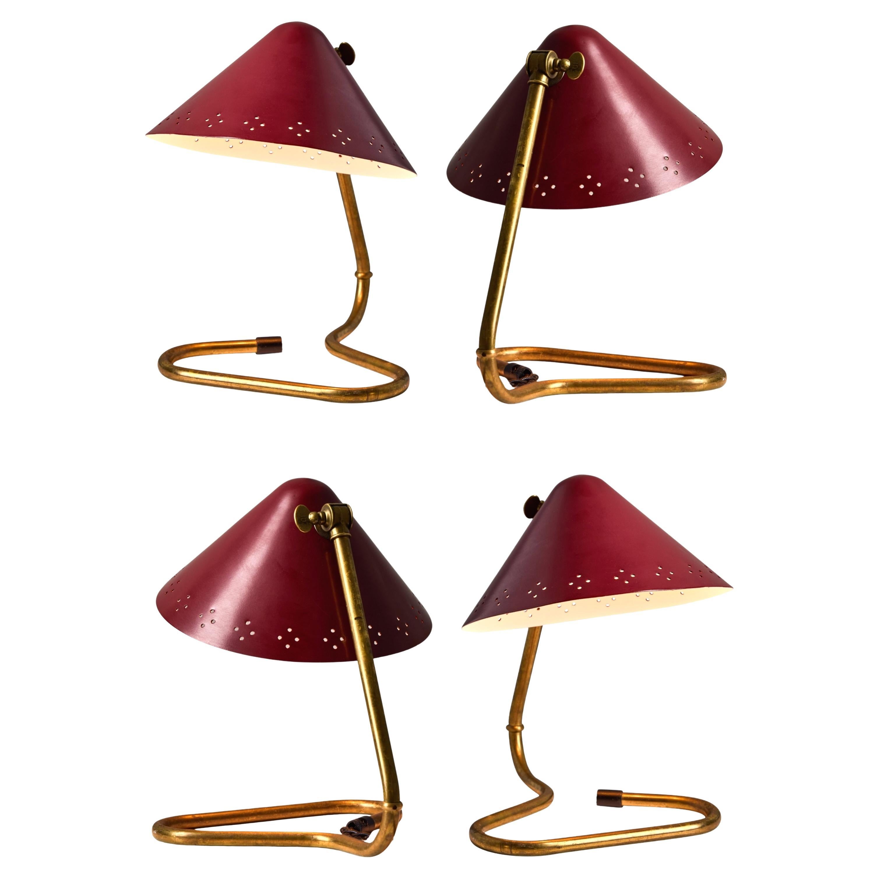 Paire de lampes de table à abat-jour perforé rouge Erik Warna 
GK14
 des années 1950