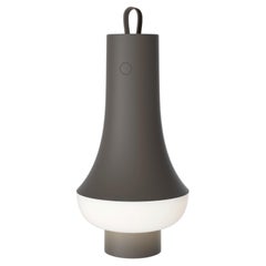 Lanterne portative "Tomoshi" en brun foncé de Nendo par Oki Sato pour Louis Poulsen