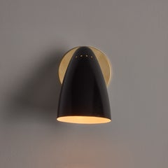 Coppia di lampade da parete degli anni ’60 in nero e ottone, attribuite a Jacques Biny