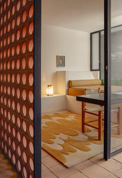 „Echo“ – getufteter Wollteppich in Ocker von Lucia Eames für Nanimarquina, 5'7" x 7'10"