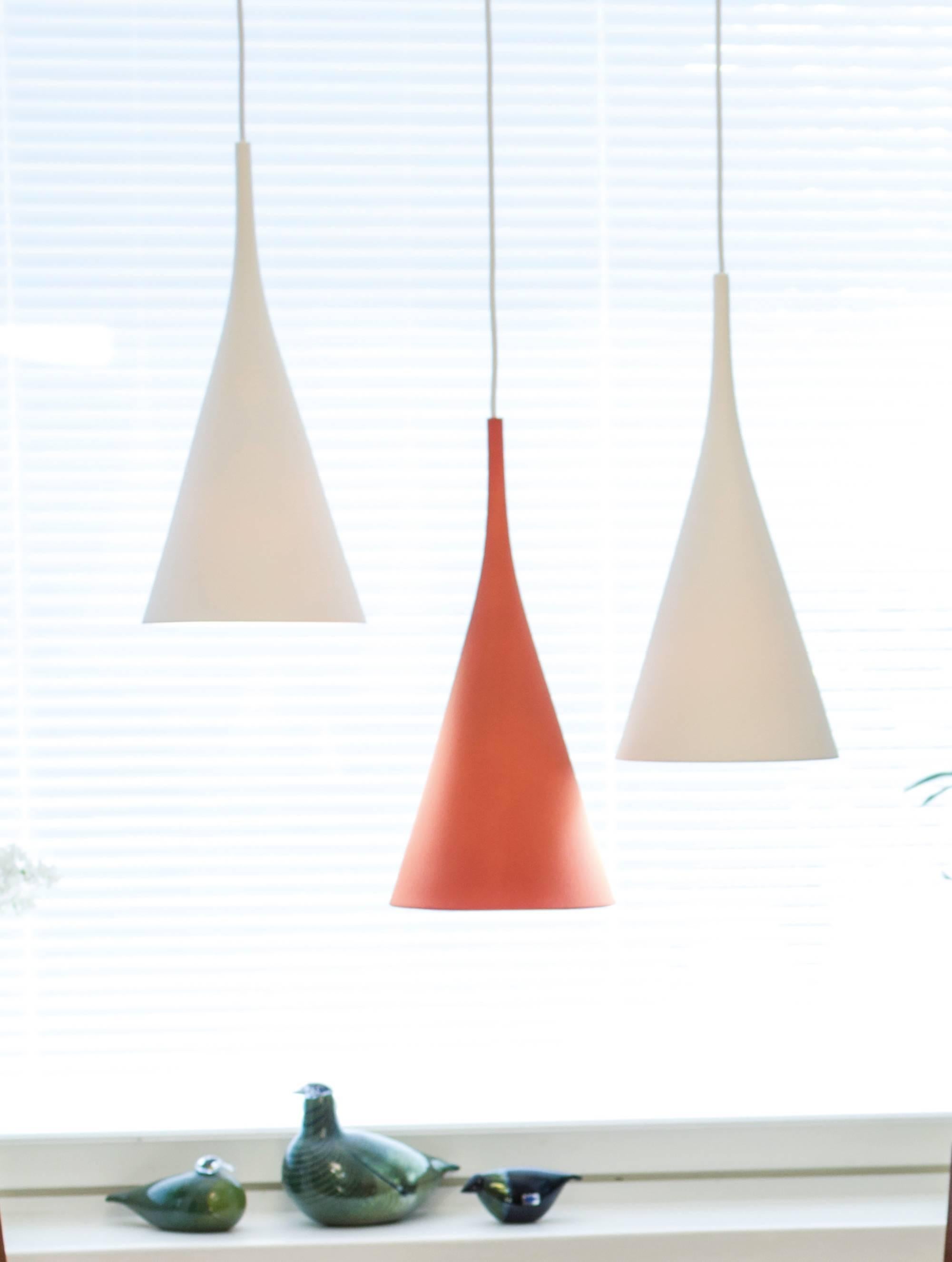 Samuli Naamanka 'Lambada' ceramic pendants in red for Innolux. 

Designed by the internationally renowned Naamanka in 2013 and manufactured in Finland through artful hand casting. The minimal and refined shape and a smooth matte ceramic surface