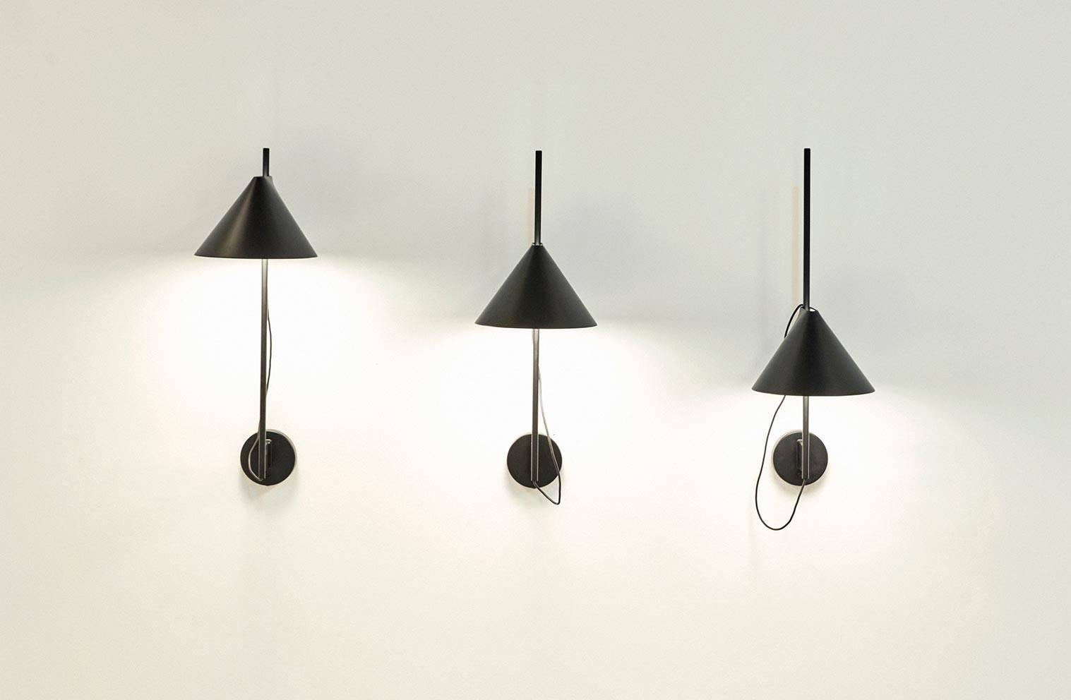 Scandinave moderne Lampe murale « Yuh » noire de GamFratesi pour Louis Poulsen en vente