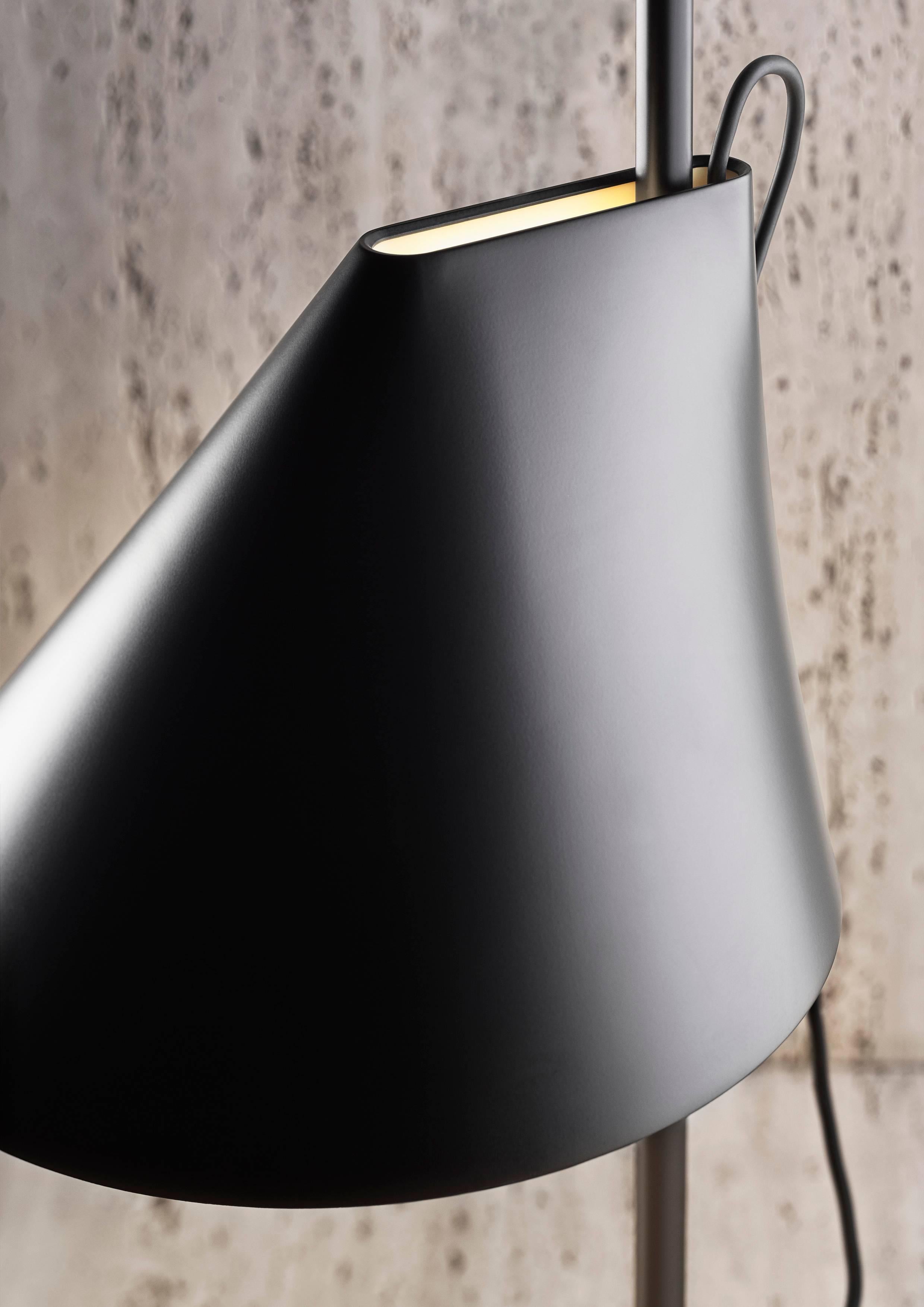 GamFratesi Schwarze Stehlampe 'YUH' für Louis Poulsen (Skandinavische Moderne) im Angebot