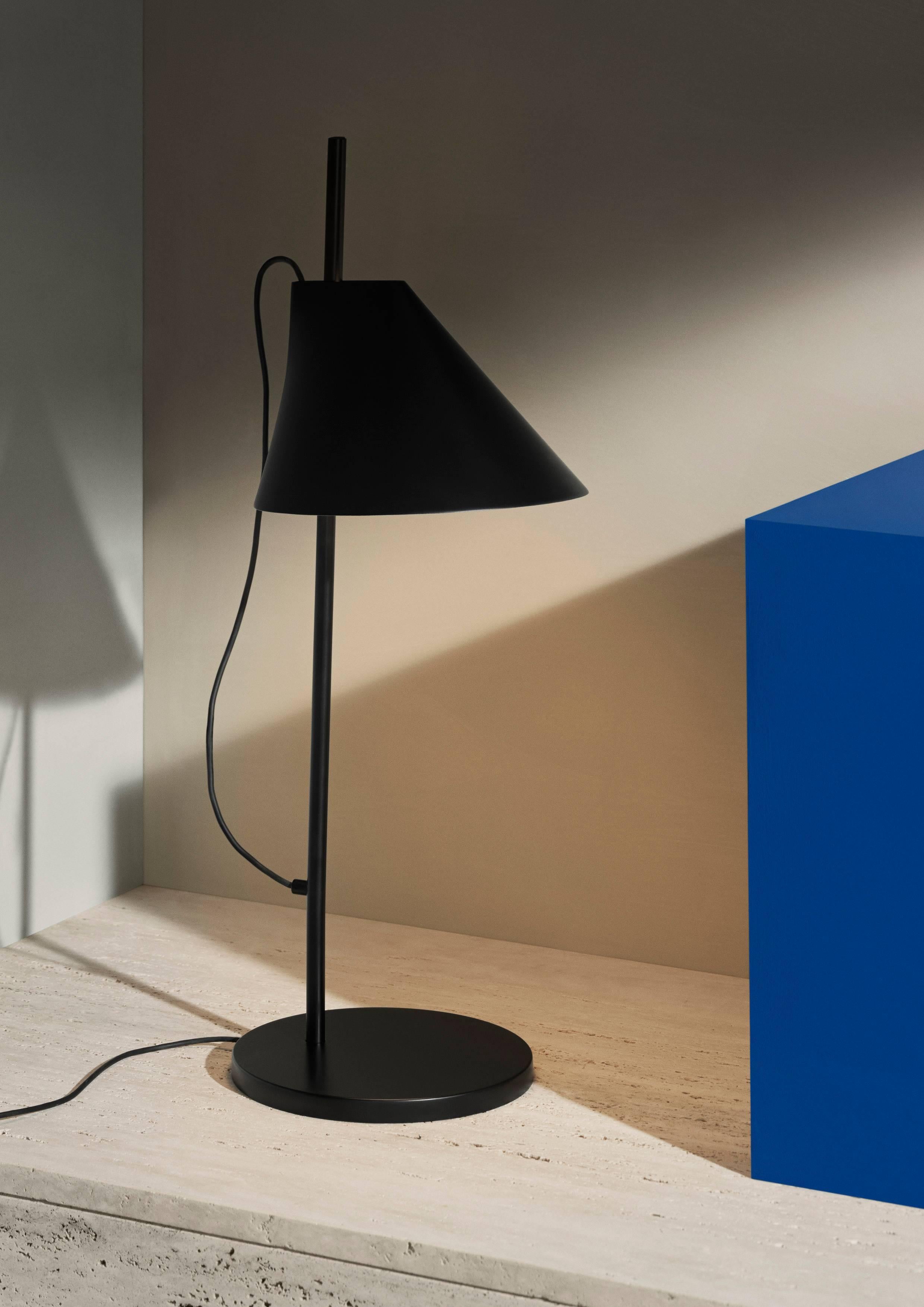 GamFratesi Schwarze Tischlampe „YUH“ für Louis Poulsen (Skandinavische Moderne) im Angebot