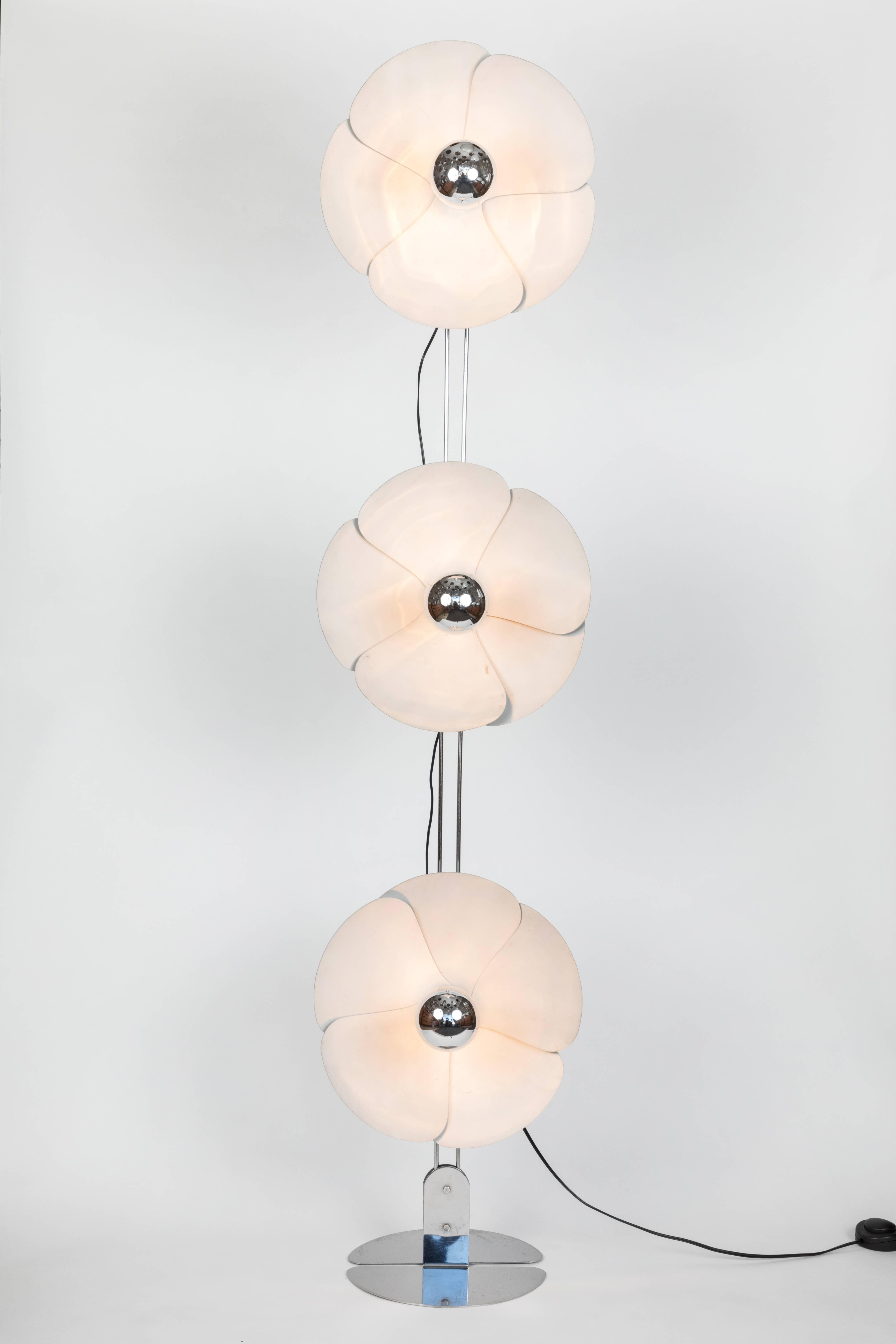 Rare Olivier mourgue triple flower lamp for Disderot, circa 1970. Executed in chromed and painted metal, this iconic French lamp is rarely found in the three flower configuration. The metal petals on the flower can be opened and closed like a