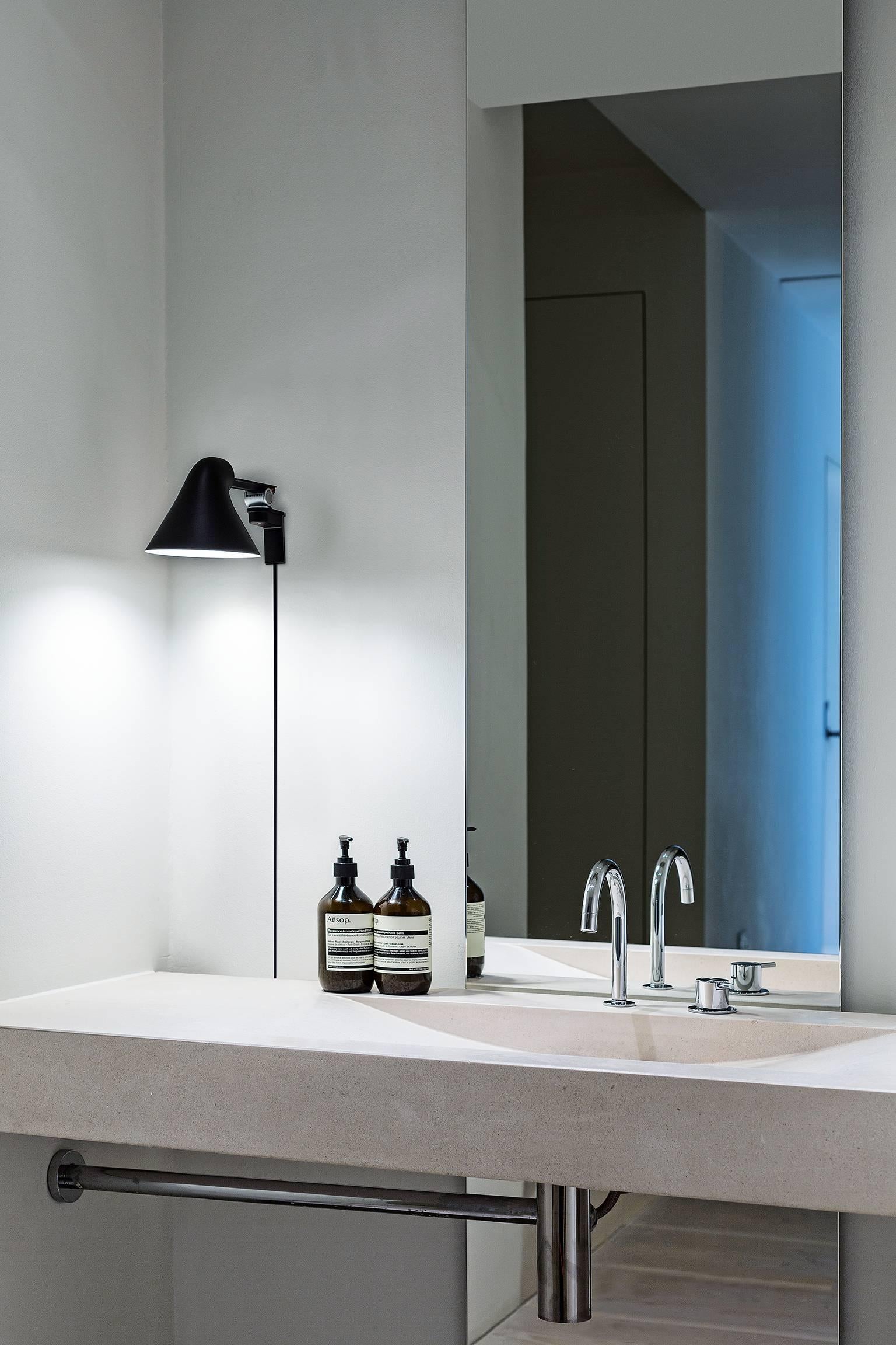 Danois Oki Sato NJP Black Large Wall Light pour Louis Poulsen en vente