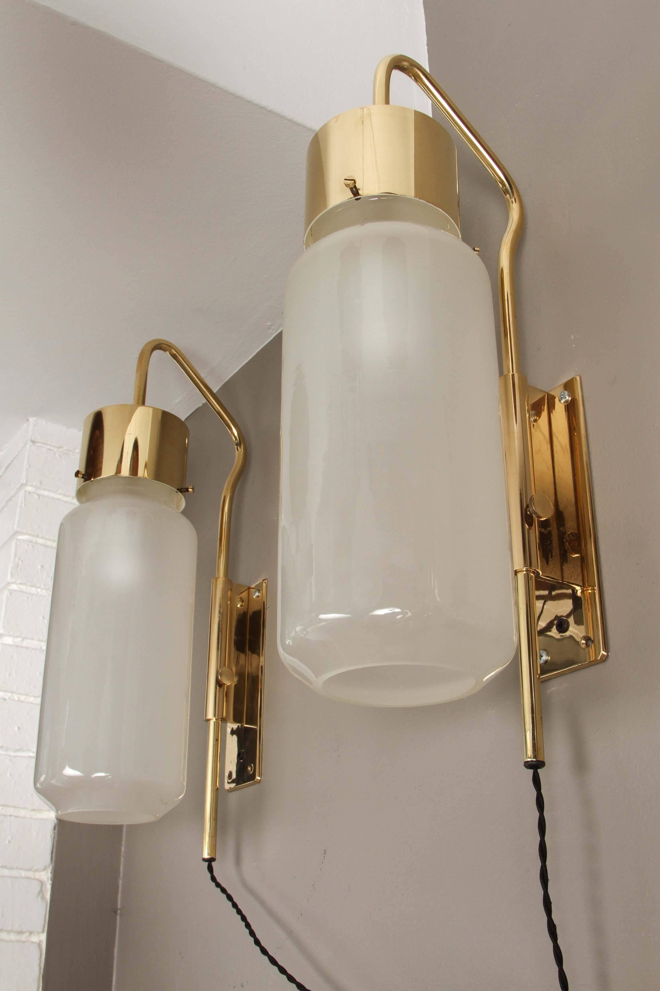 1950s Luigi Caccia Dominioni 'LP 10' wall light for Azucena. Exceptionally rare original edition executed in architectural brass and opaline glass, Italy, circa 1958. An incredibly refined and still quite modern design by one of the great Italian
