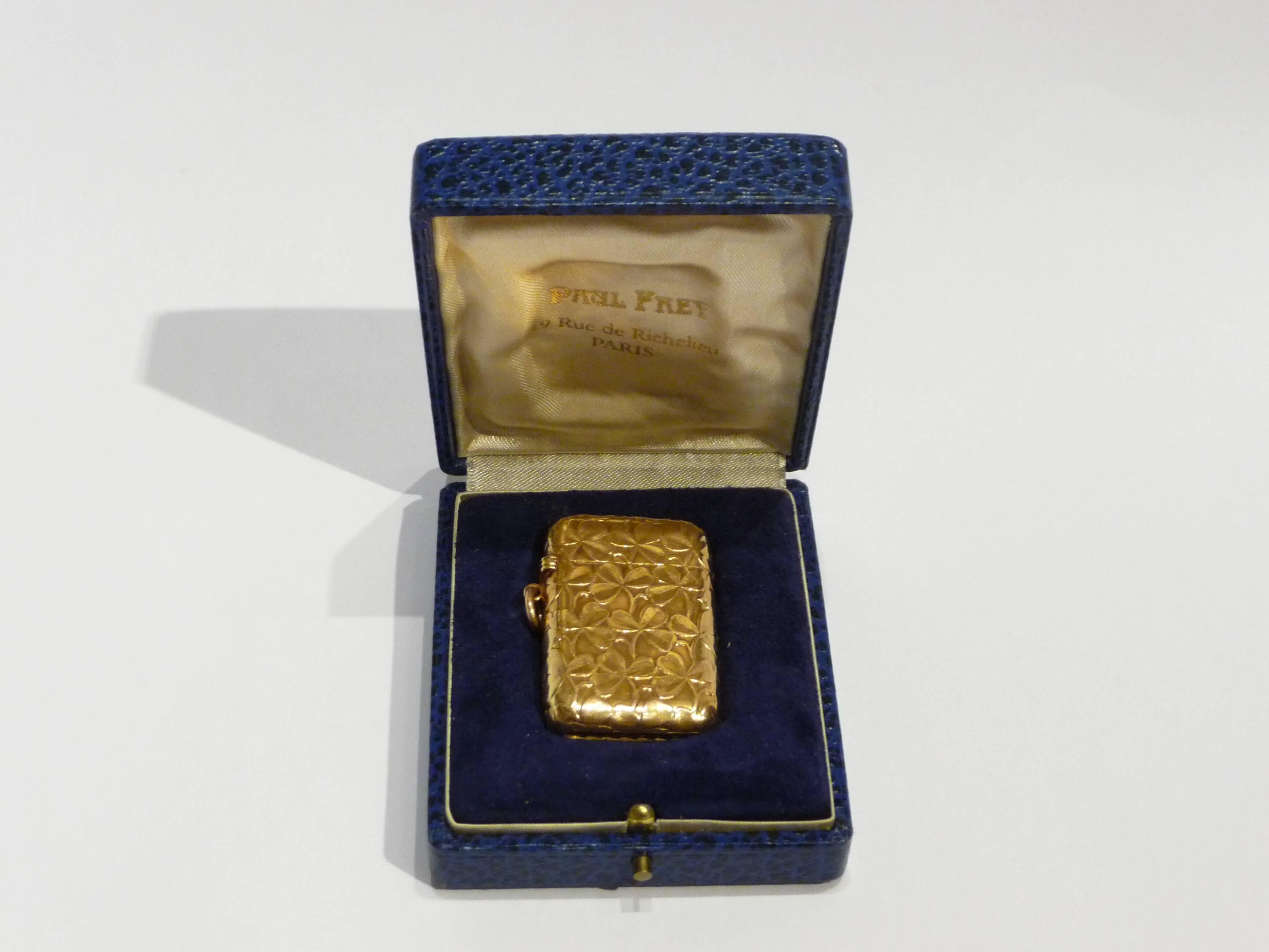 Paul Frey, a Gold Match Box Holder Decorated with Clovers In Good Condition For Sale In Monte Carlo, MC