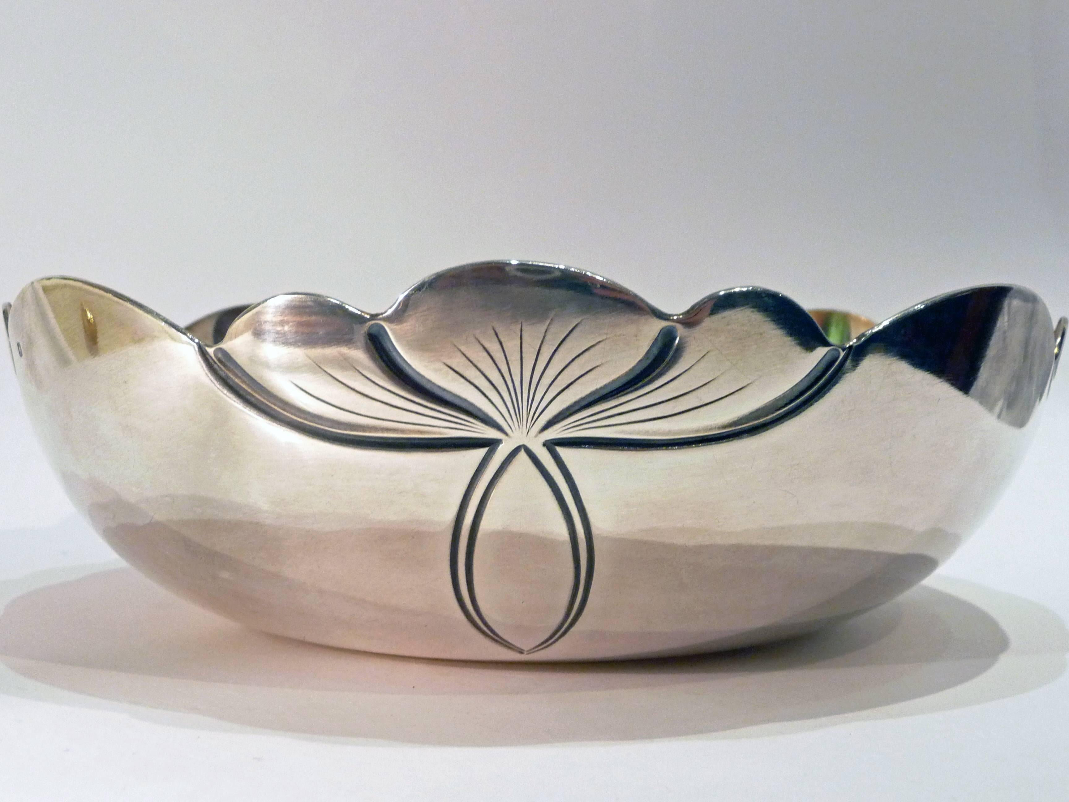 Alphonse Debain.
An Art Nouveau silver bowl decorated with incised stylised flowers.
The design is attributed to Maurice Giot.
With French minerva mark and maker's mark.

