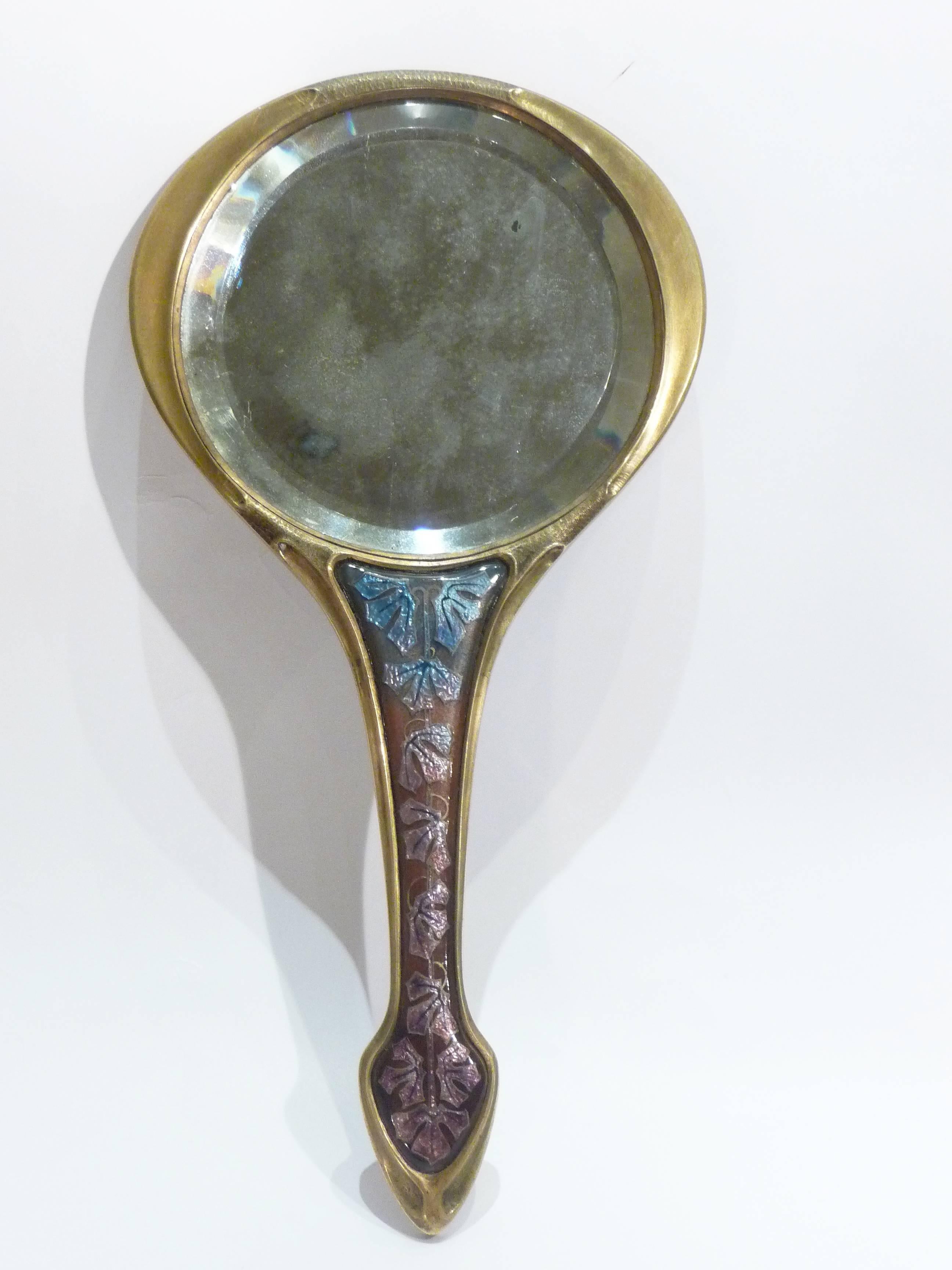 Mathilde Augé
Ely Vial
An Art Nouveau polychrome enamel hand mirror
Copper, bronze mount
Signed by both artists.




  