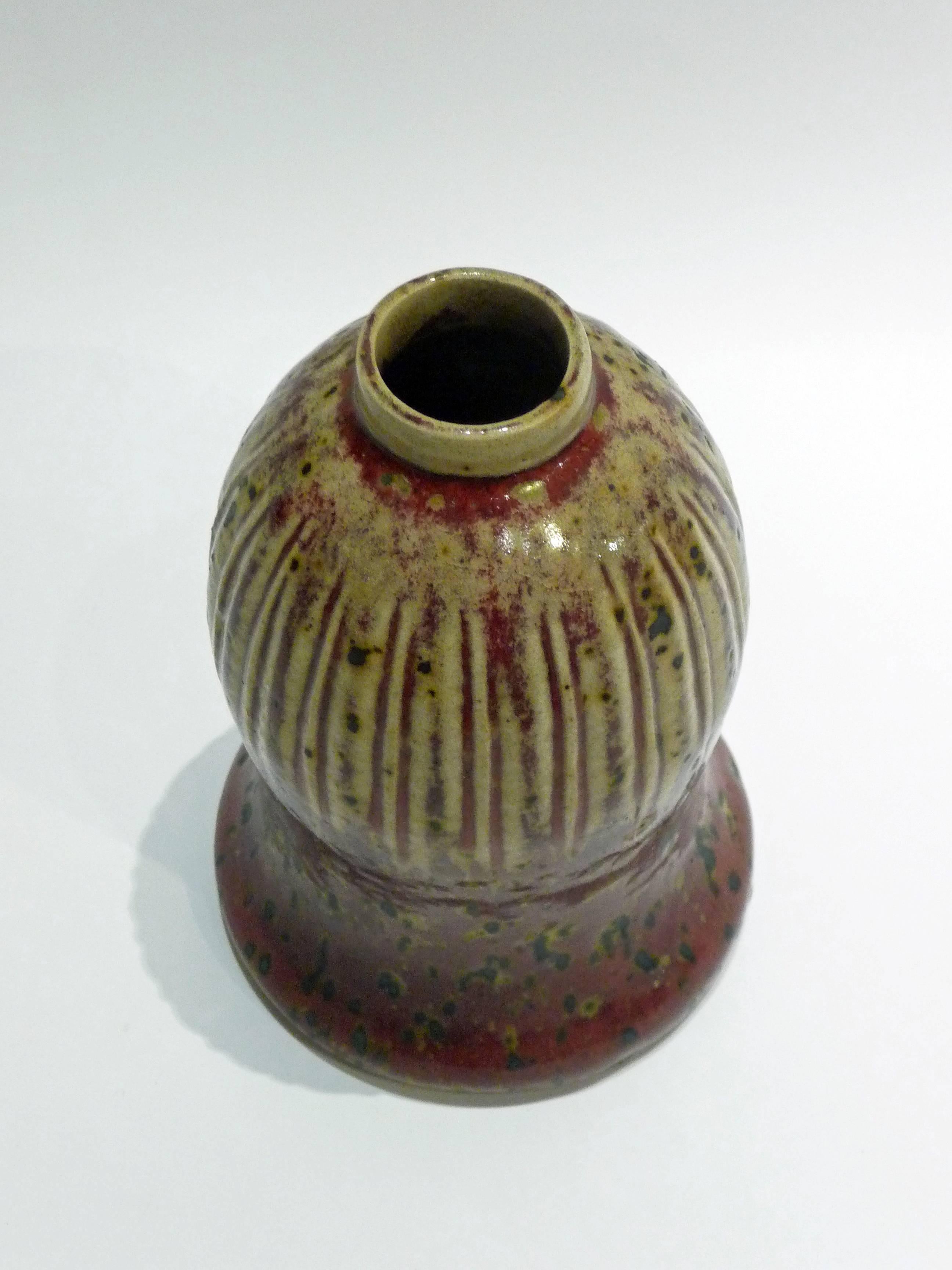 Pierre-Adrien Dalpayrat
A bell shaped vase
Grès with a sang-de-boeuf, green and beige glazes.

 