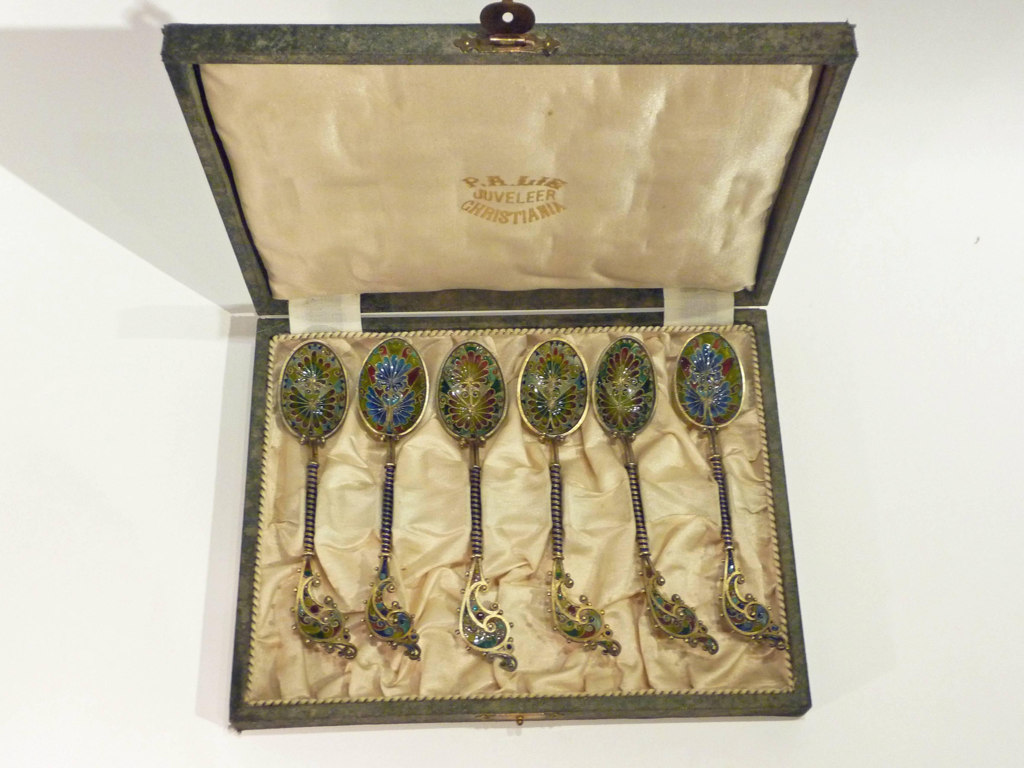 J. Tostrup, Set of Six Vermeil Coffee Spoons with Polychrome Translucent Enamels In Good Condition For Sale In Monte Carlo, MC