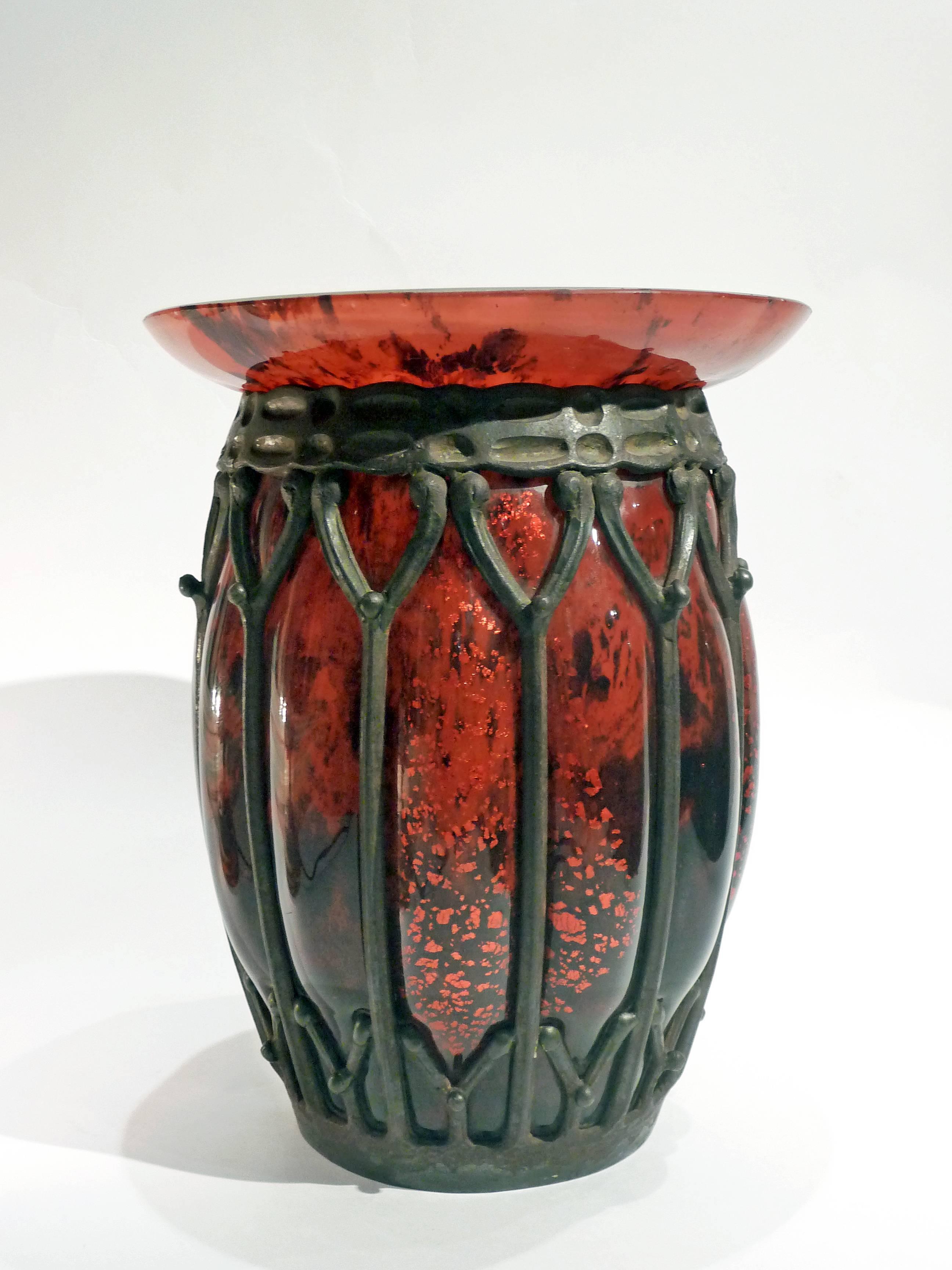 Louis Majorelle
Daum Nancy
An Art Deco wrought iron and blown glass vase with internal red inclusions
Signed.
