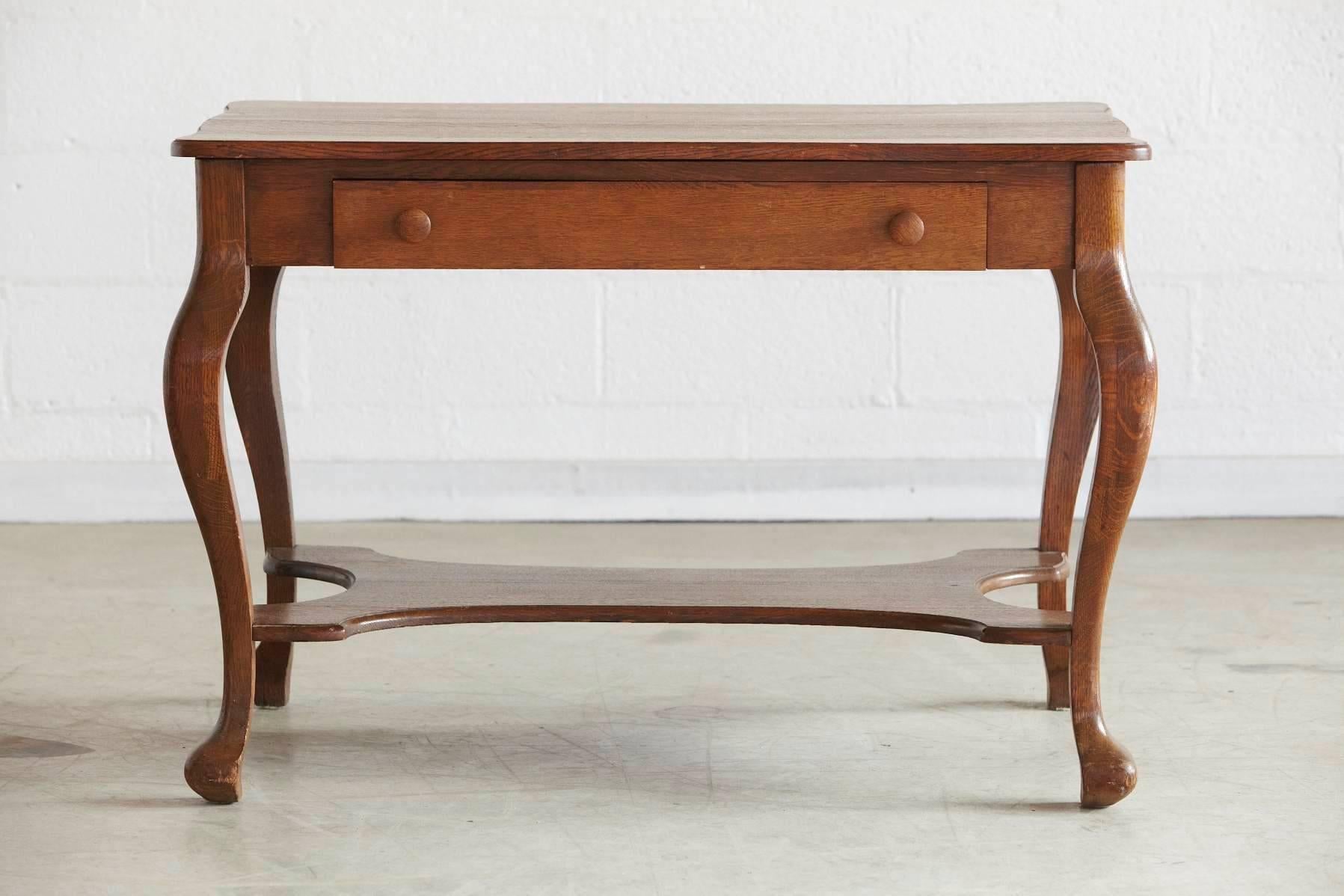 Beautiful solid antique oak quarter sawn library table with drawer by Larkin.
Sturdy construction, circa 1908. 

