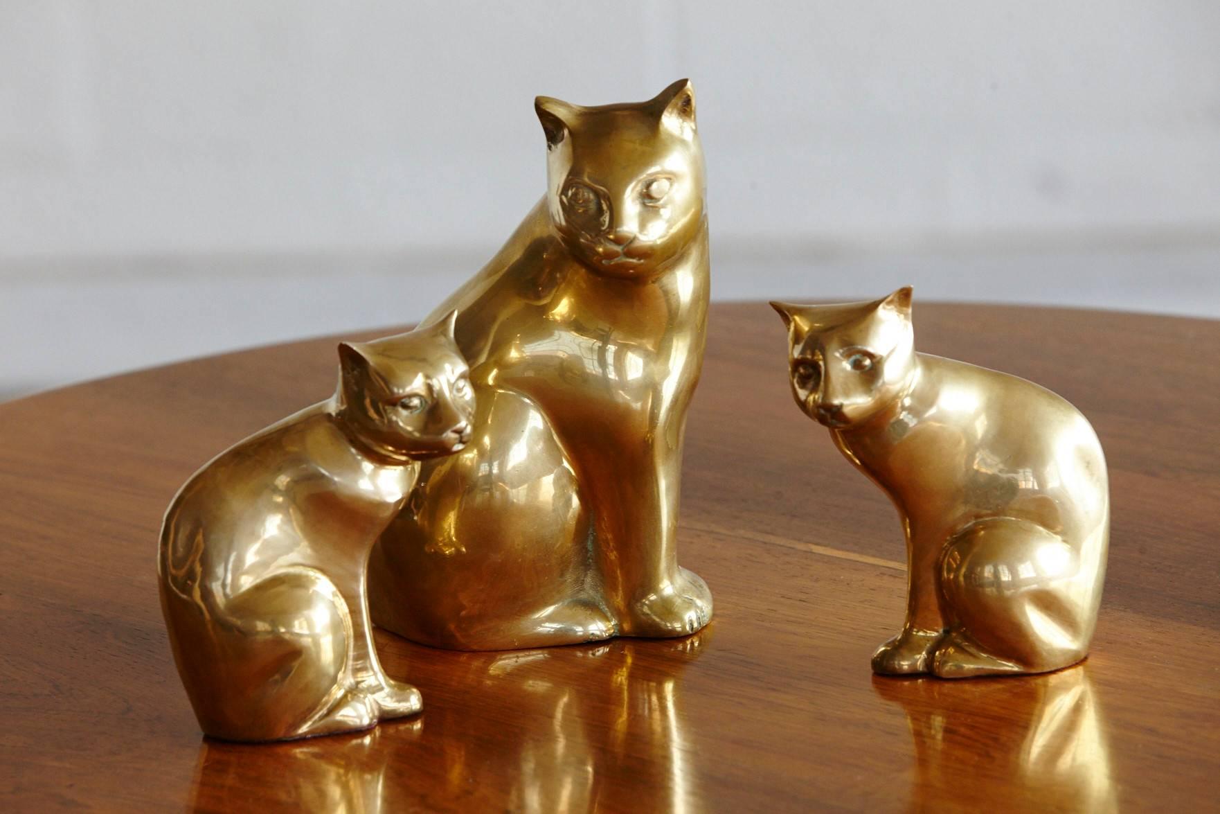 Cute little brass cat family, a mother and two kittens with a nice patina.
Dimensions:
Large cat: H 8.75 in x W 5 in x D 3 in
Small cats: H 6 in x W 4.5 in x D 2 in.