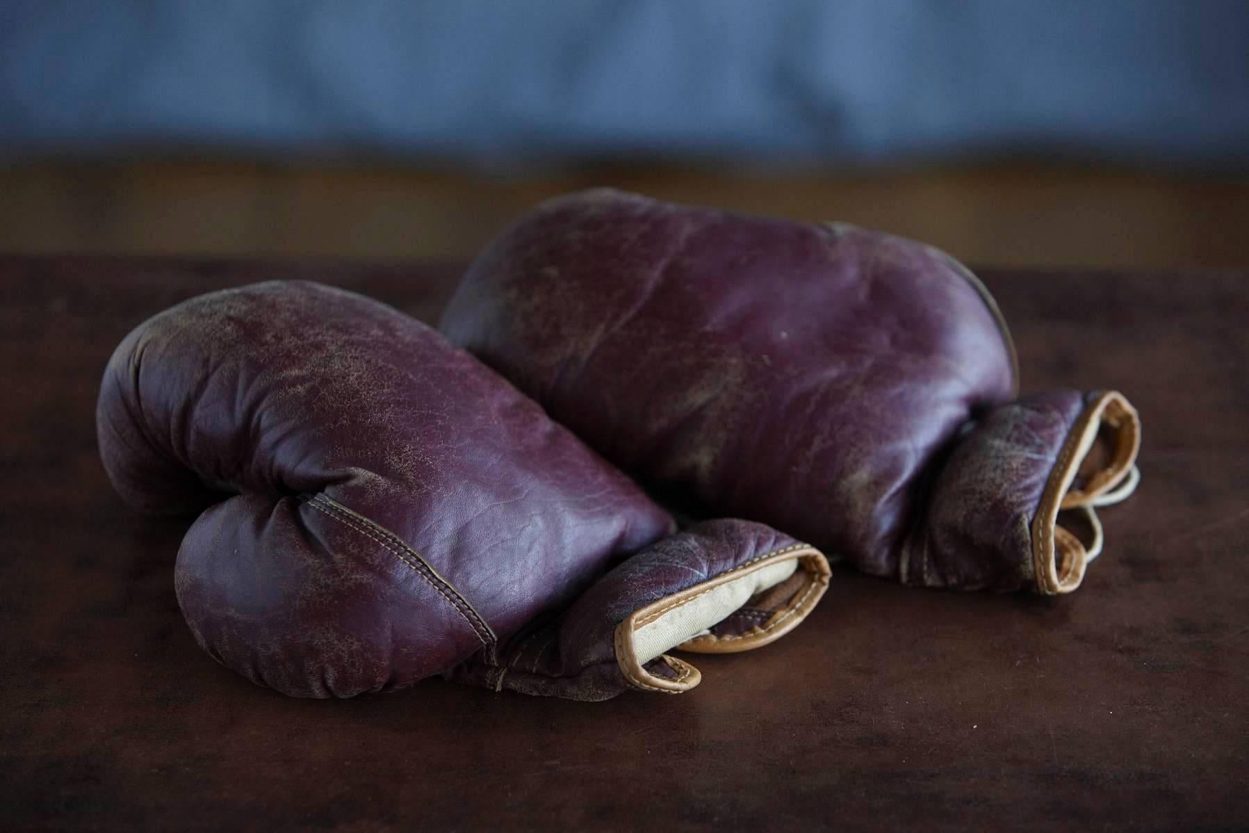 Original Leather Boxing Gloves by George a Reach Sporting Company, 1930s In Good Condition In Pau, FR