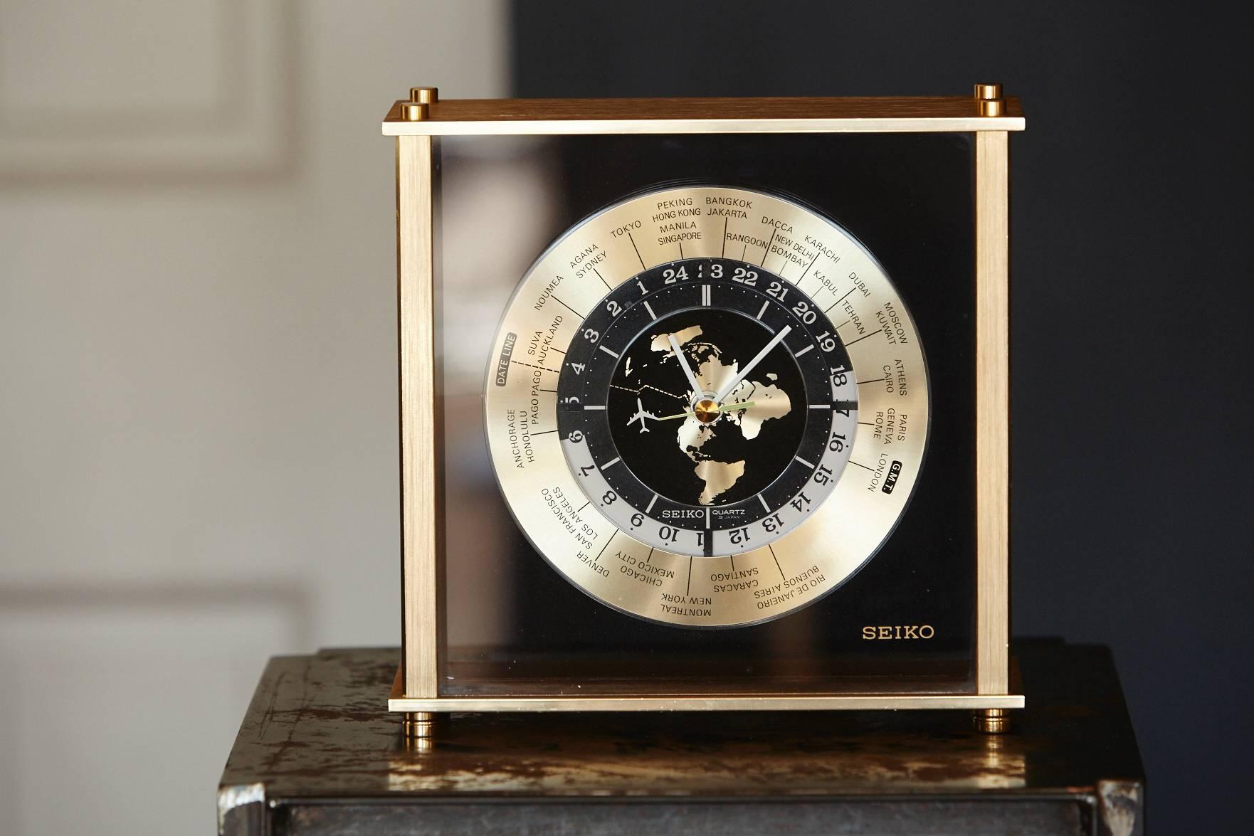 Vintage automatic world time desk clock in a brushed bras case, with crystal glass in front and smoked grey acrylic panel in the back. Automatic world time dial with 25 time zones. Beautiful detail is the seconds dial in form of a jet airliner