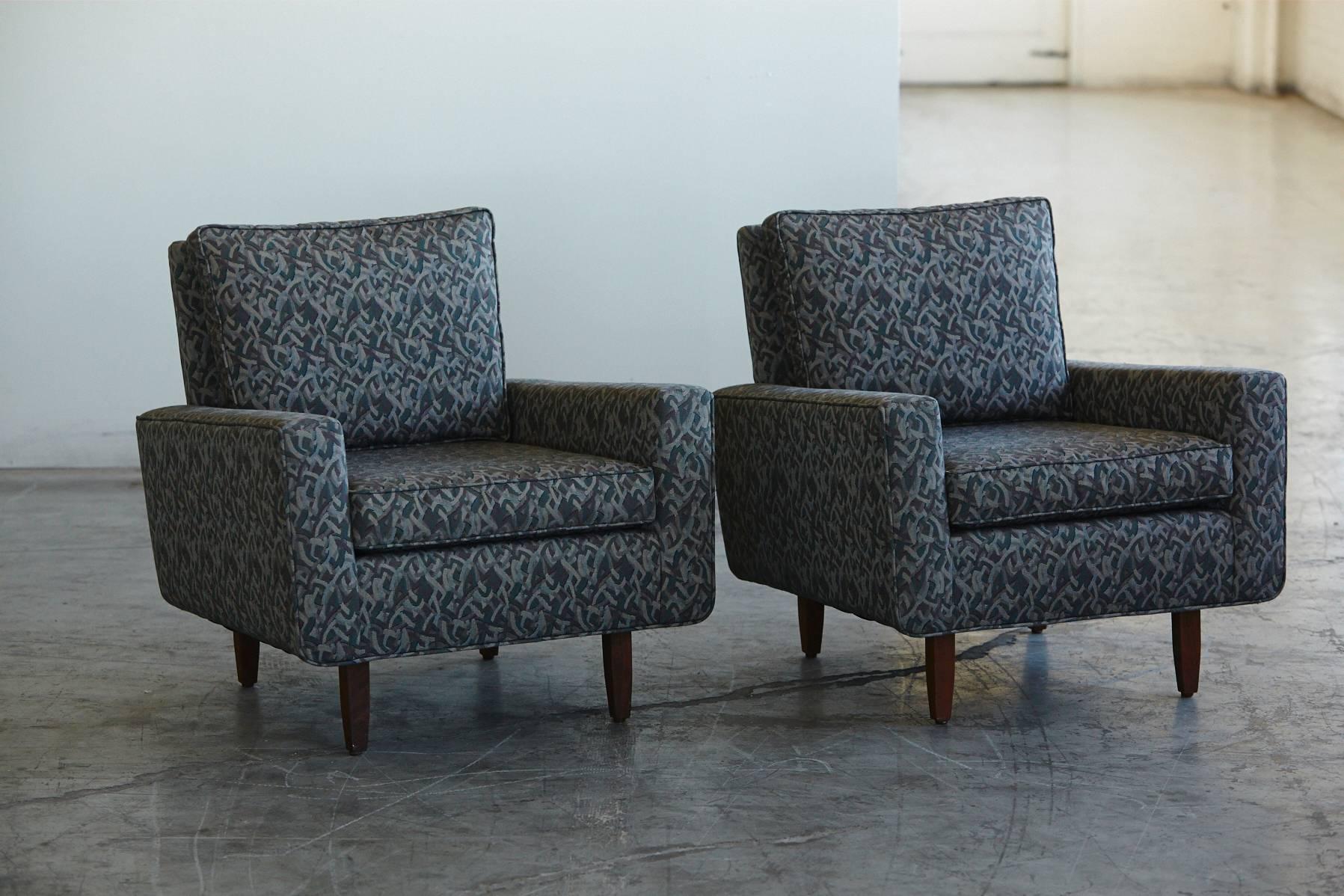 Beautiful pair of Florence Knoll lounge chairs from 1967. A copy of the original Knoll Associates order form dating 05/16/1967 will be included. The lounge chairs have been completely stripped down and reupholstered by Knoll with Knoll Textiles in