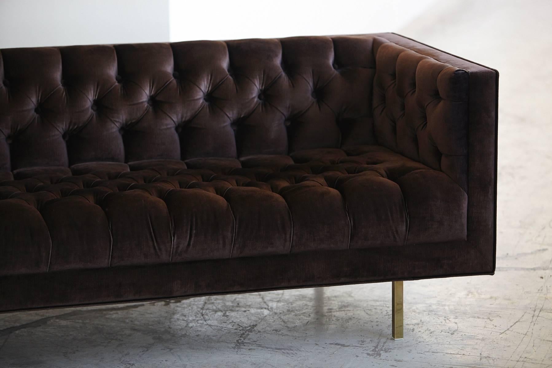 Modern Deeply Button Tufted Velvet Tuxedo Sofa in Chocolate Brown by Las Venus In Good Condition In Pau, FR