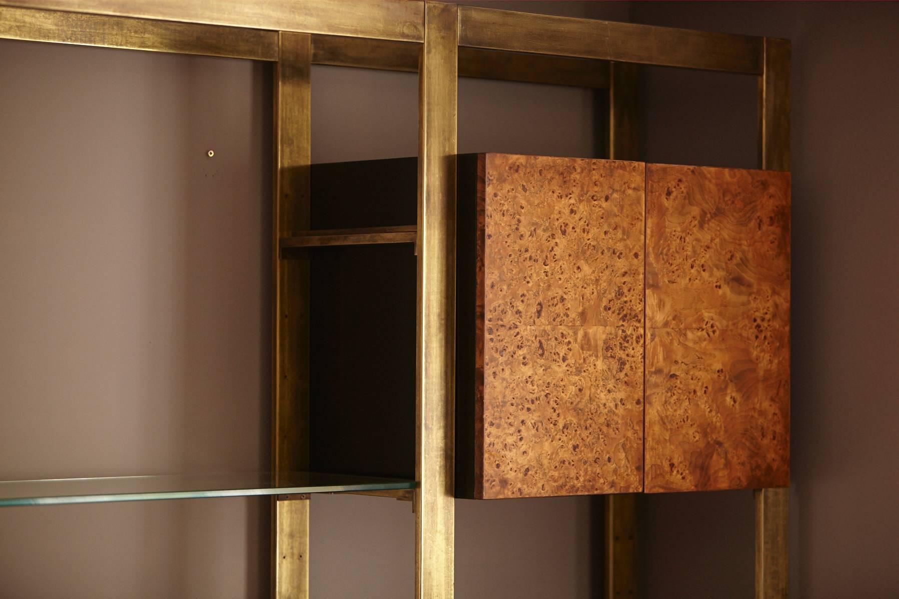 Large Burl, Brass and Black Lacquer Wall Unit by John Stuart In Excellent Condition In Pau, FR