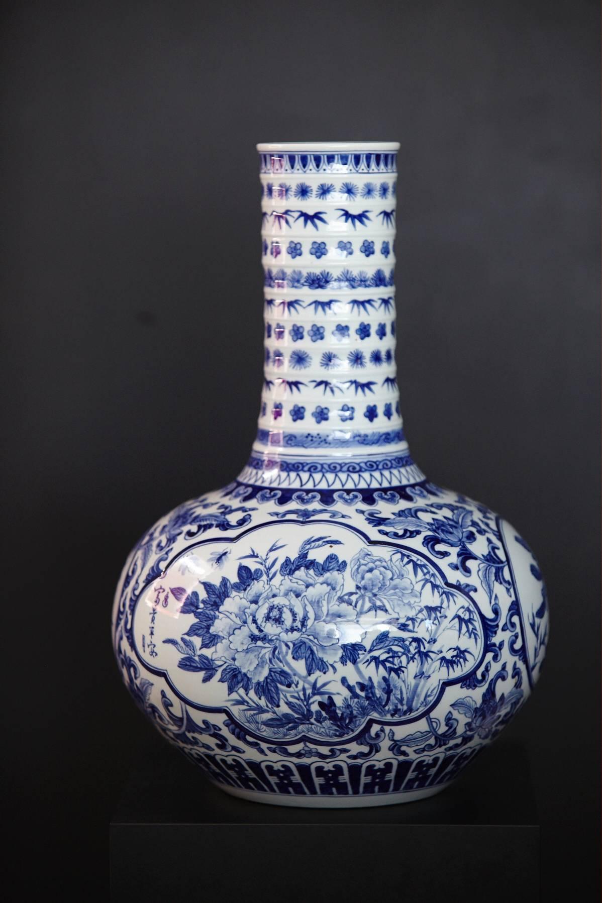 blue and white japanese vase