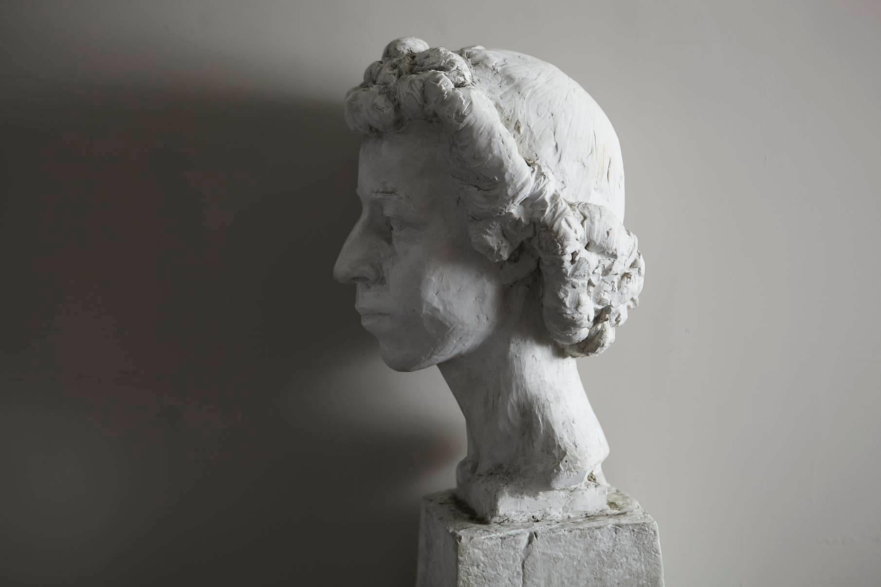 queen elizabeth bust