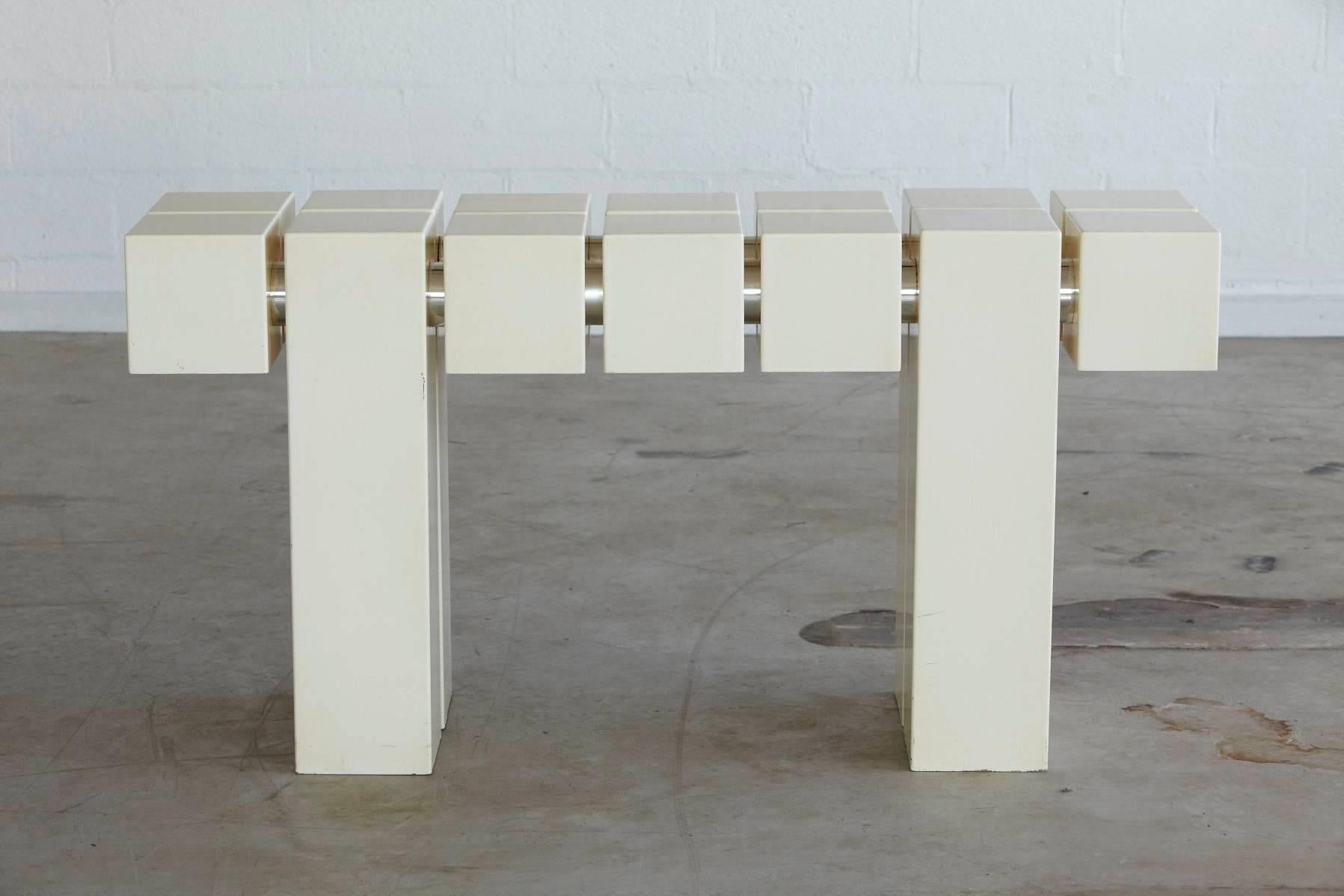 Custom-Made White Console with Cubic Segments and Chrome Tube Connectors In Good Condition In Pau, FR