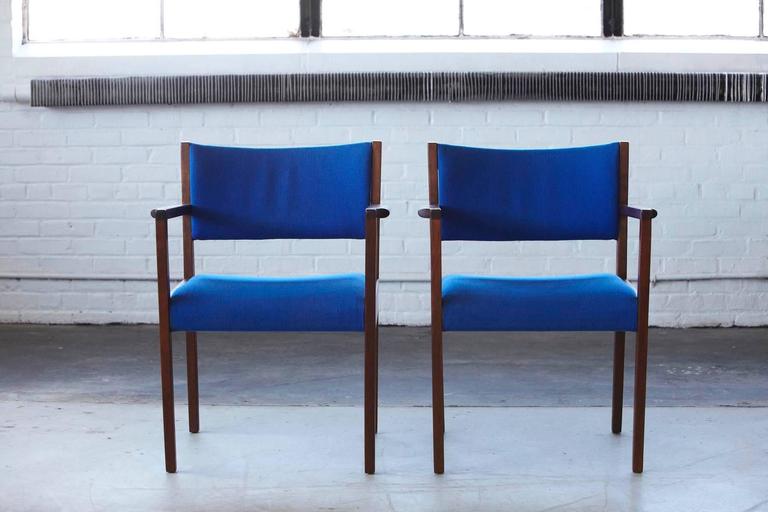 Pair of Cobalt Blue Jens Risom Dining/Side Chairs with Arms at 1stdibs