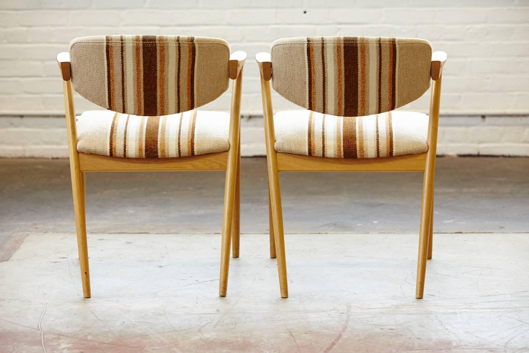 Set of Six Dining Chairs Model 42 by Kai Kristiansen in Oak and Original Fabric In Excellent Condition In Pau, FR