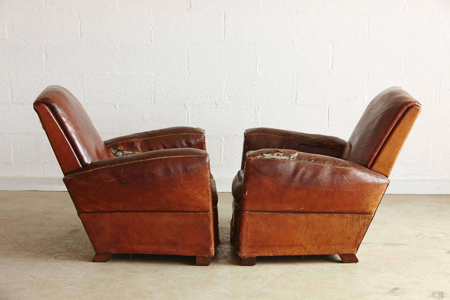 Pair of Distressed Wabi Sabi Style, 1940s Large French Leather Fauteuils In Distressed Condition In Pau, FR