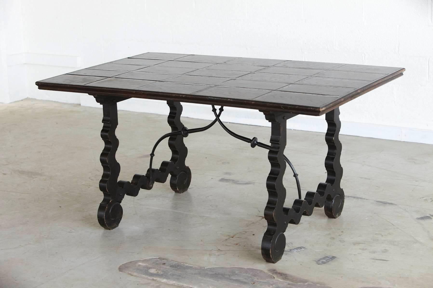 Spanish Colonial Style Stretcher Trestle Table In Good Condition In Pau, FR