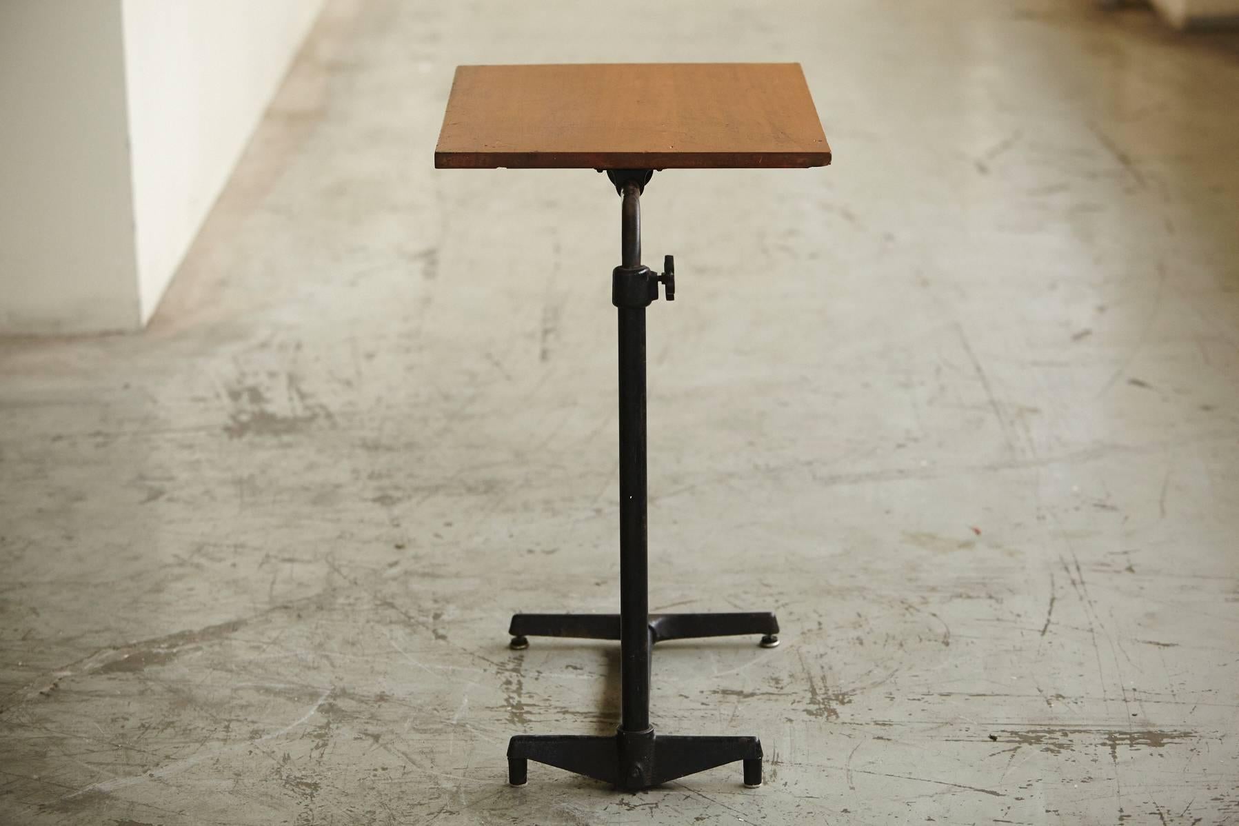 Early 20th Century Adjustable Height Drawing Table Stand In Good Condition In Pau, FR