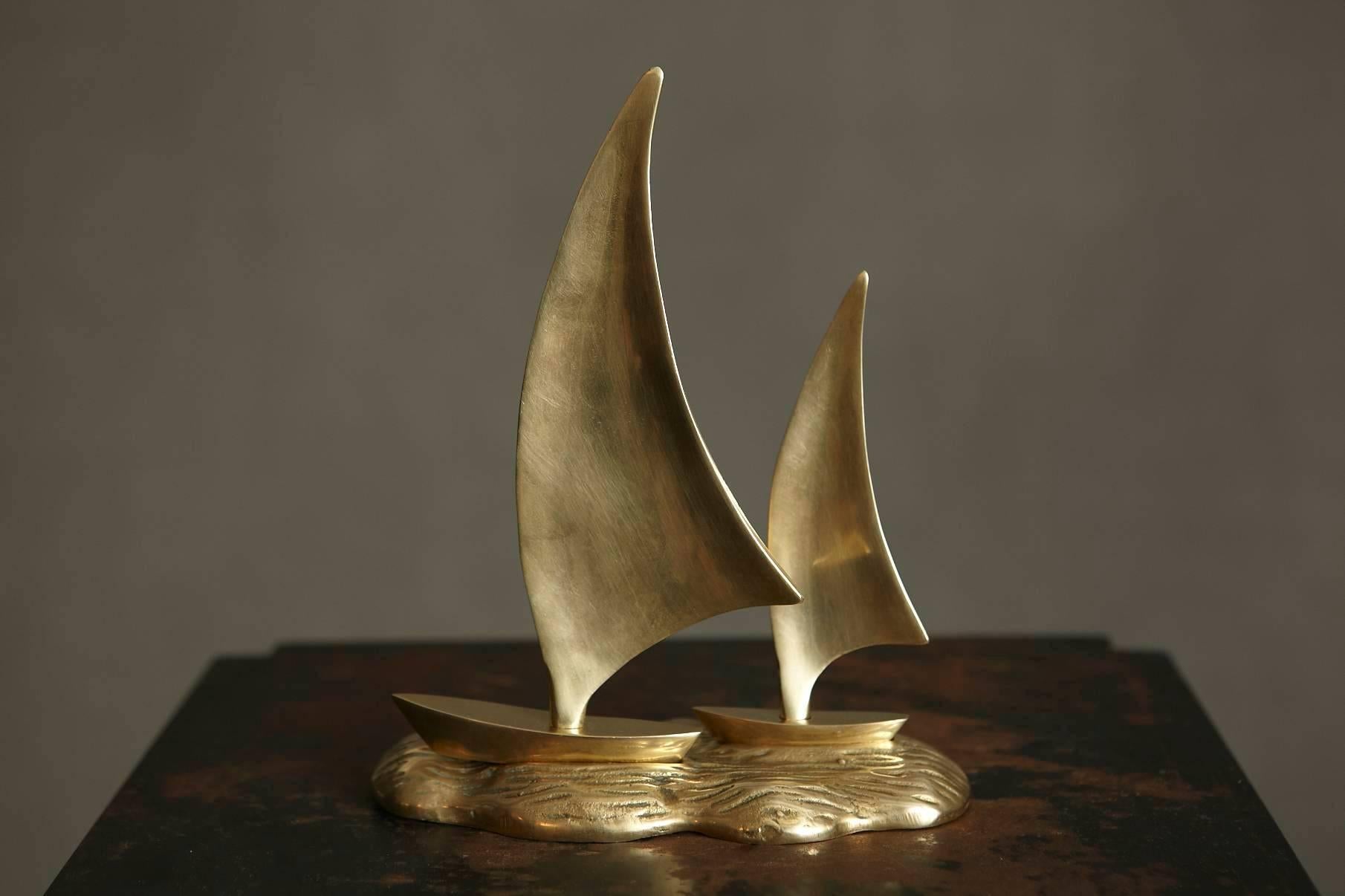 Minimalist Little Sculpture of a Pair of Brass Sailboats In Good Condition In Pau, FR