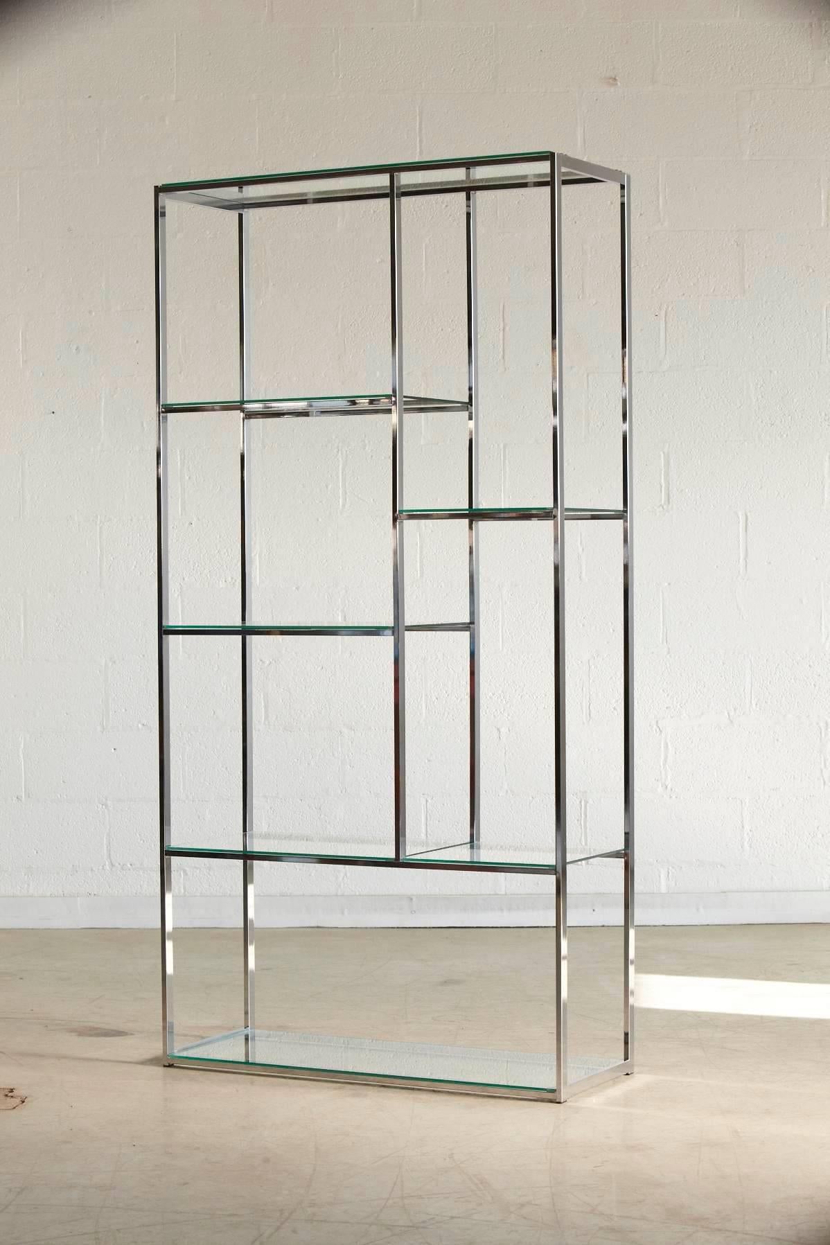Chrome and Glass Etagere in the Style of Milo Baughman In Good Condition In Pau, FR