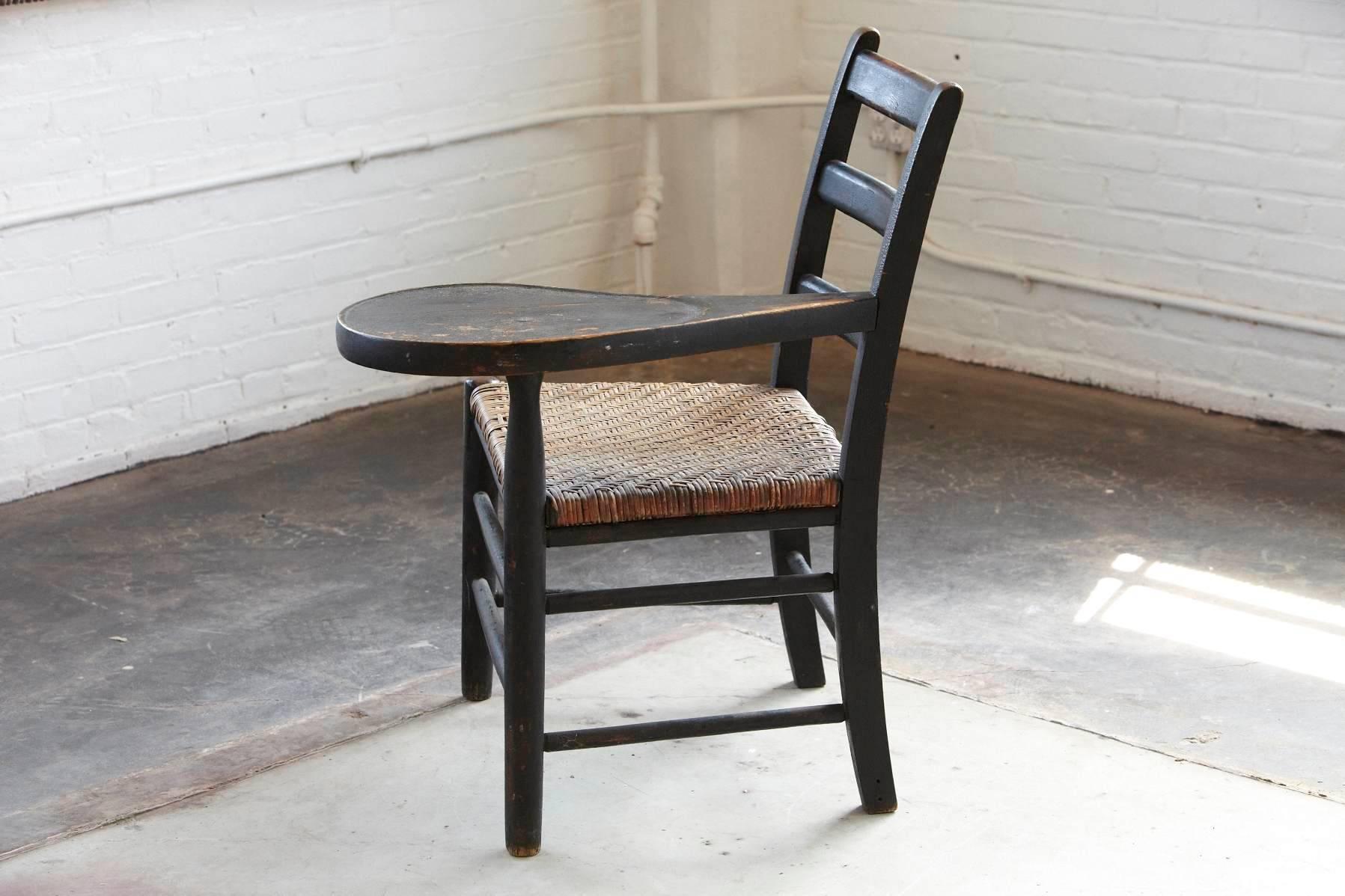 Antique Charred or Burnt Oak Tablet Armchair In Distressed Condition In Pau, FR