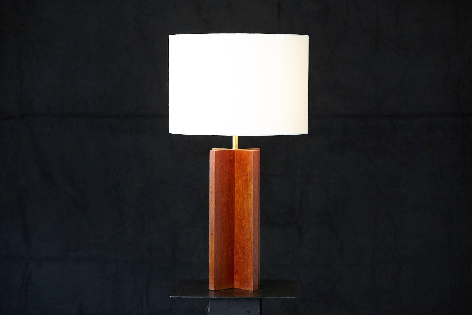 Mid Century Modern Solid Oak Table Lamp, 1960s In Good Condition For Sale In Pau, FR