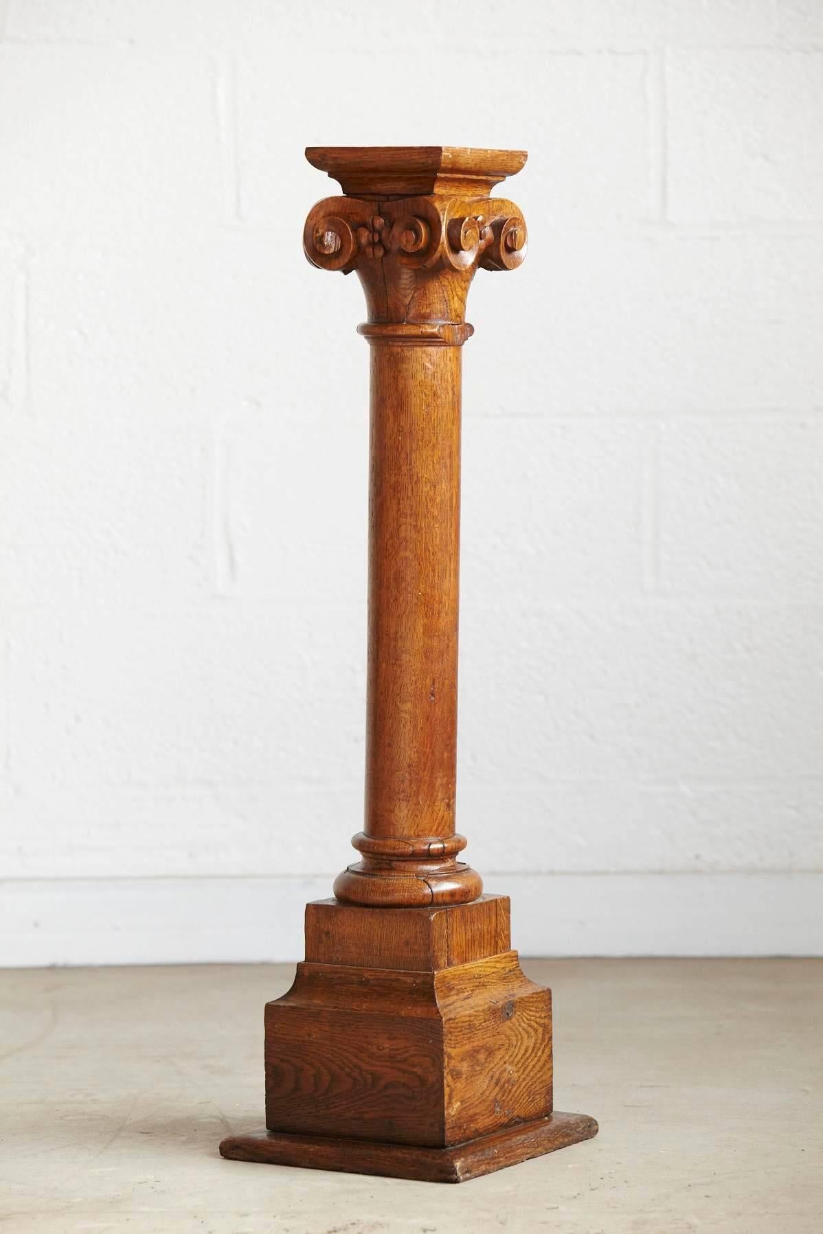 Antique 19th century oak Corinthian style pedestal or column.
The top plate can be arranged as wished for example with a small square marble top.