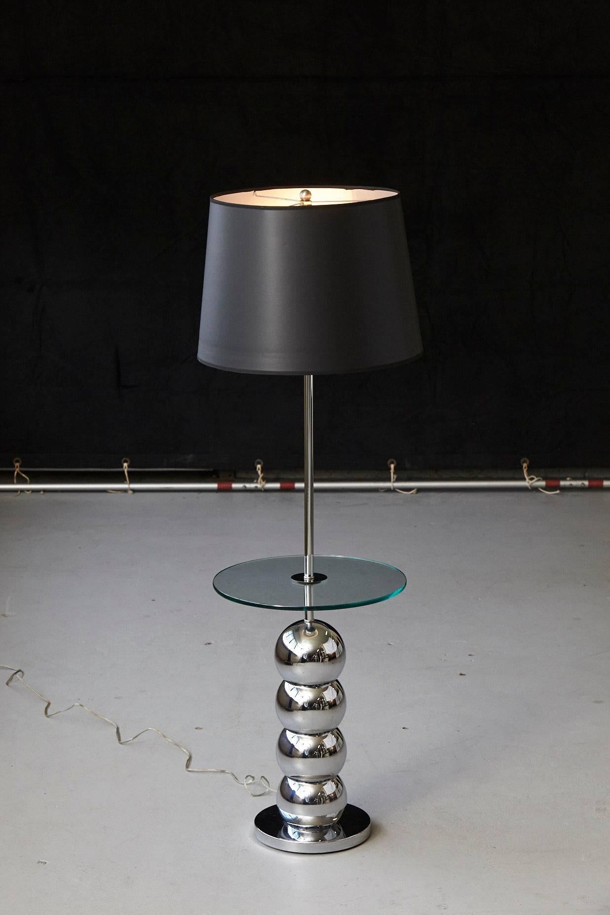 George Kovacs stacked chrome ball floor lamp with integrated glass table and new black / silver lined shade.
The chrome is in excellent condition. Height to finial 54.50 in.