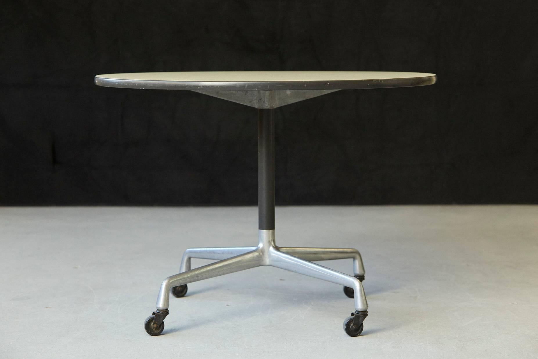 Round side or occasional table on casters with beige formica top, black rubber edge and four star aluminum base by Charles and Ray Eames Aluminum Group for Herman Miller.
Sticker and stamped date under the table, Herman Miller, March 13, 1974.
  