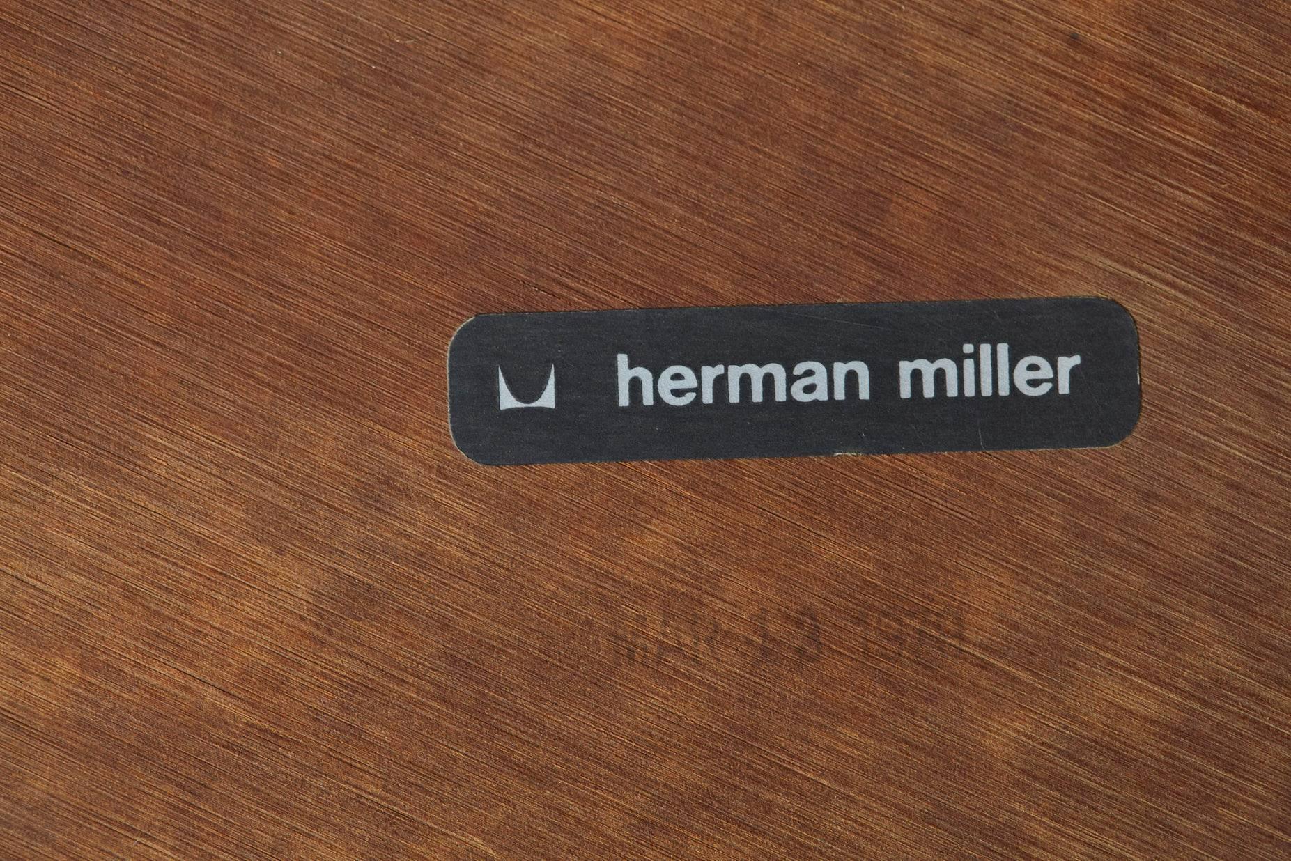 Eames Aluminiumgruppe, runder Beistelltisch auf Rollen für Herman Miller 2