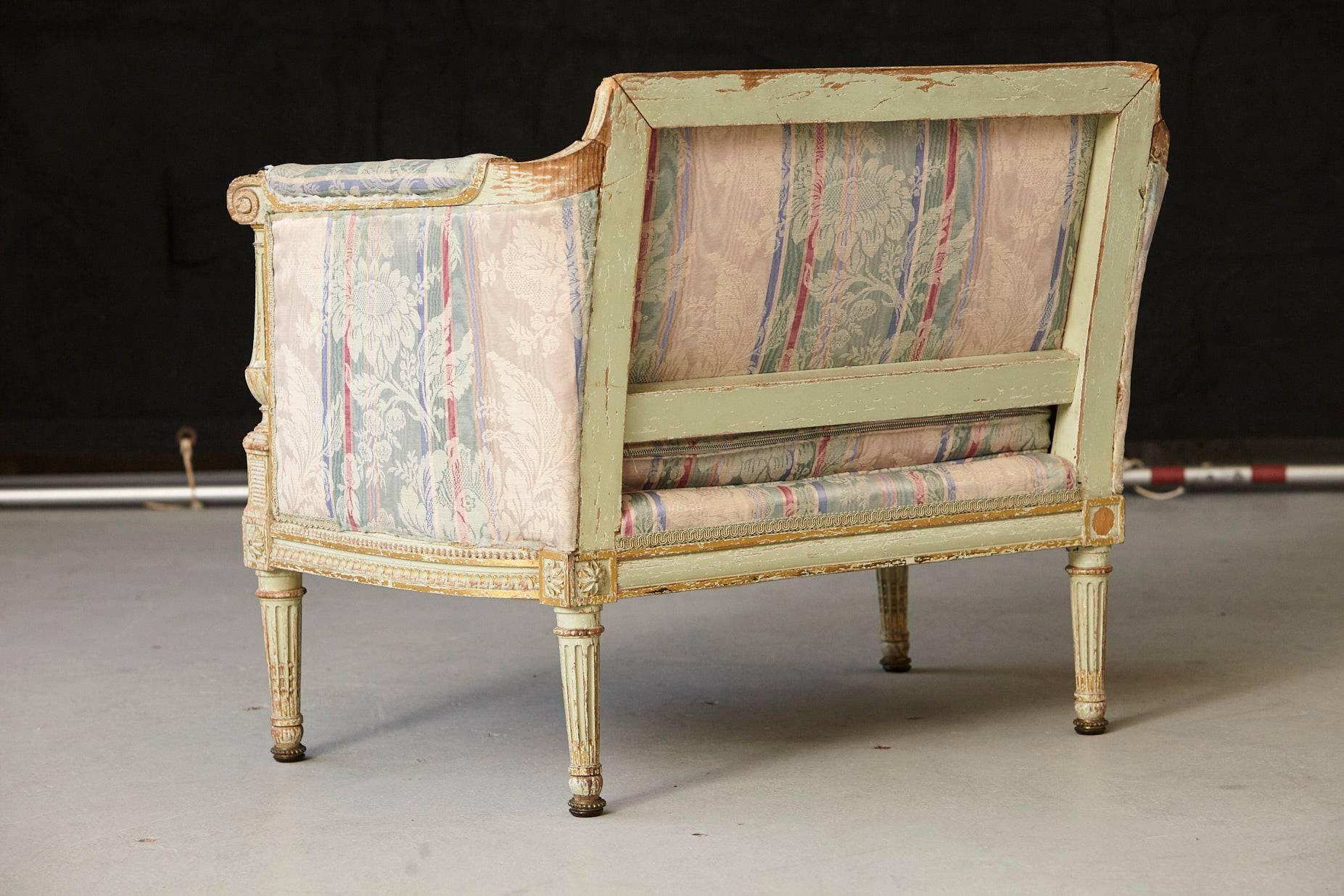 19th Century French Paint and Gild Decorated Bèrgere in the Style of Louis XVI In Fair Condition In Pau, FR