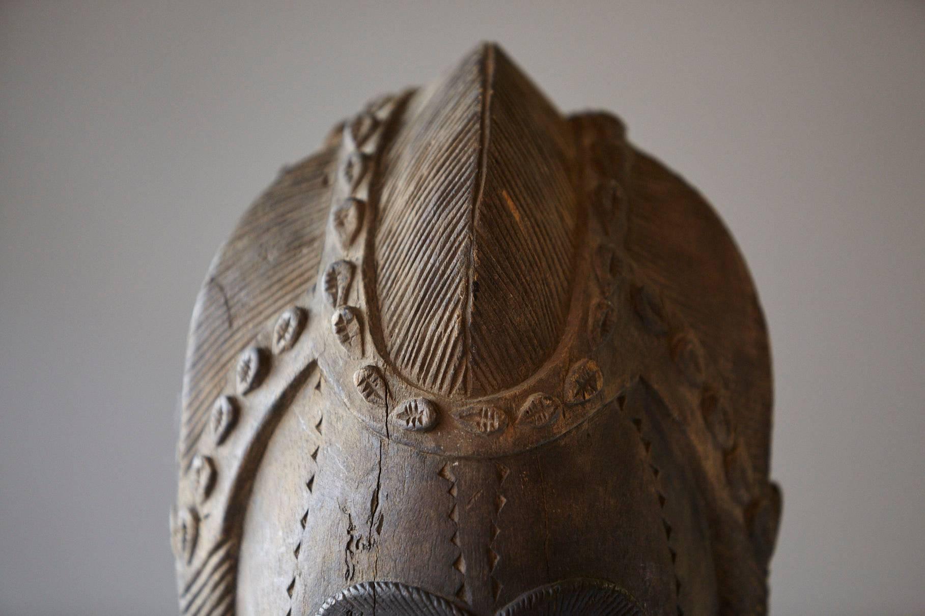 Decorative African Hand-Carved Wood Mask, circa 1960s In Good Condition In Pau, FR