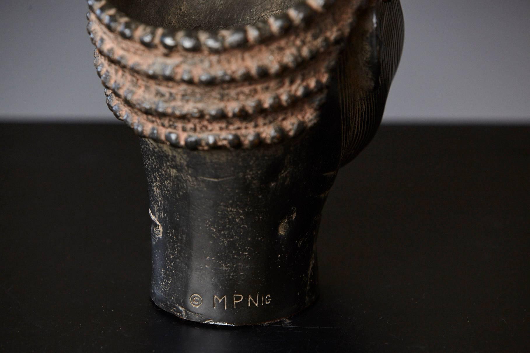 Ceramic Replica of a Head with Crown, Ancient Kingdom of Ife, Nigeria In Excellent Condition In Pau, FR