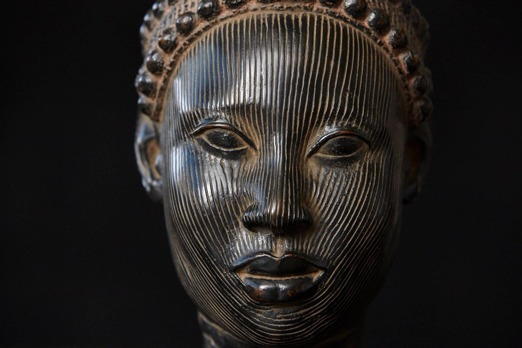 Réplique en céramique d'une tête avec une couronne, ancien royaume de Ife, Nigeria 3