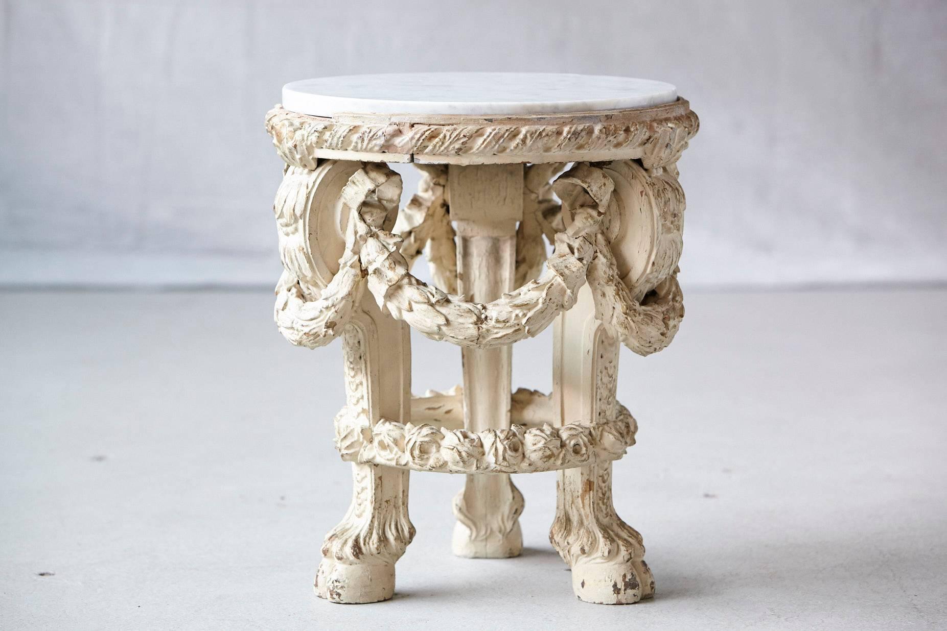 Beautiful Victorian carved side table with with rich ornamental details, paint finish and marble top.
Some restoration to the table and marble, part of the tables rim is missing, please refer to detailed photos.
A very charming table with a great